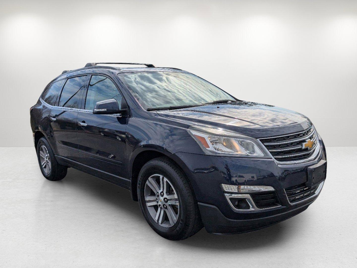 2015 /Dark Titanium/Light Titanium Chevrolet Traverse LT (1GNKVHKD7FJ) with an Gas V6 3.6L/217 engine, 6-Speed Automatic transmission, located at 7000 Northlake Connector, Columbus, GA, 31904, (706) 987-8085, 32.524975, -84.978134 - 2015 Chevrolet Traverse LT - Photo#2