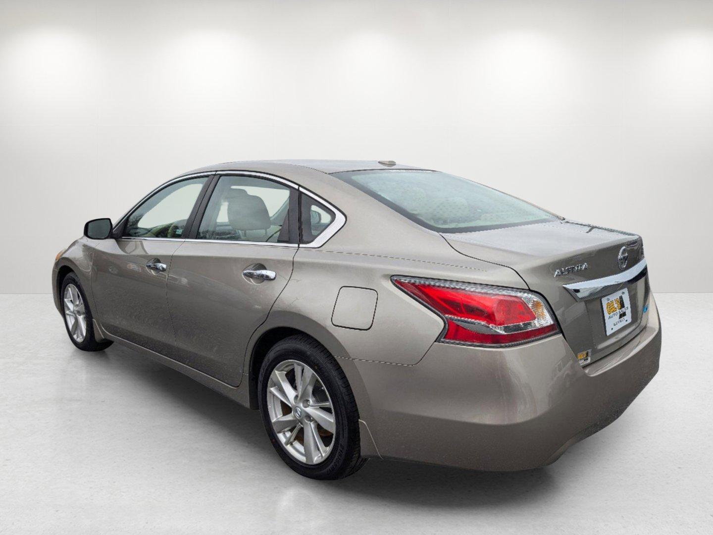 2014 /Beige Nissan Altima 2.5 SL (1N4AL3AP0EC) with an Regular Unleaded I-4 2.5 L/152 engine, 1-Speed CVT w/OD transmission, located at 804 22nd Ave, Phenix City, AL, 36870, (334) 297-1860, 32.484749, -85.024475 - 2014 Nissan Altima 2.5 SL - Photo#6