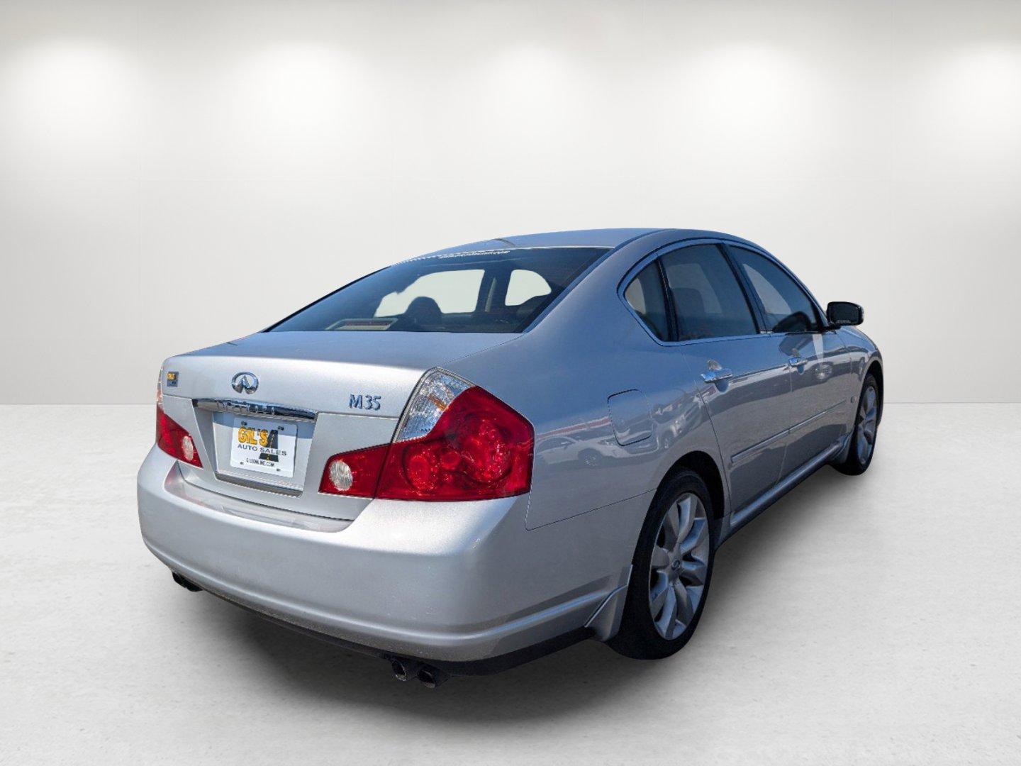 2007 Infiniti M35 (JNKAY01E77M) with an Gas V6 3.5L/214 engine, 5-Speed Automatic transmission, located at 1430 Gateway Drive, Opelika, AL, 36801, (334) 239-0944, 32.637871, -85.409790 - 2007 Infiniti M35 - Photo#4