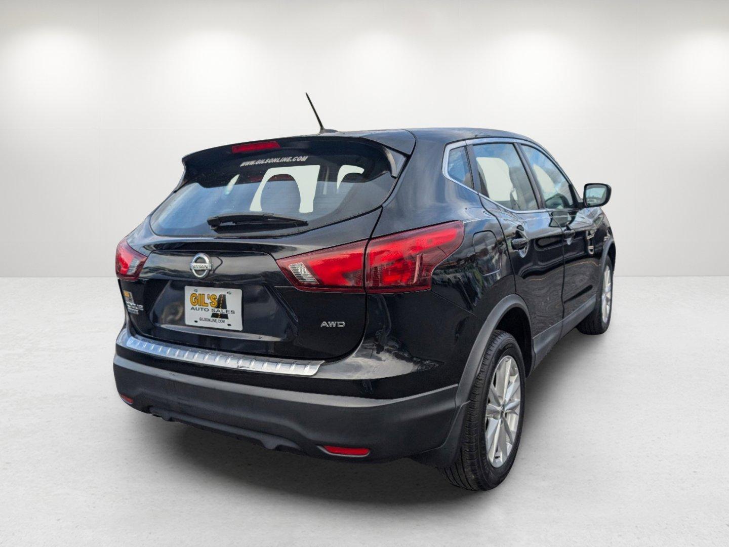 2018 /Charcoal Nissan Rogue Sport S (JN1BJ1CR3JW) with an Regular Unleaded I-4 2.0 L/122 engine, 1-Speed CVT w/OD transmission, located at 1430 Gateway Drive, Opelika, AL, 36801, (334) 239-0944, 32.637871, -85.409790 - 2018 Nissan Rogue Sport S - Photo#4