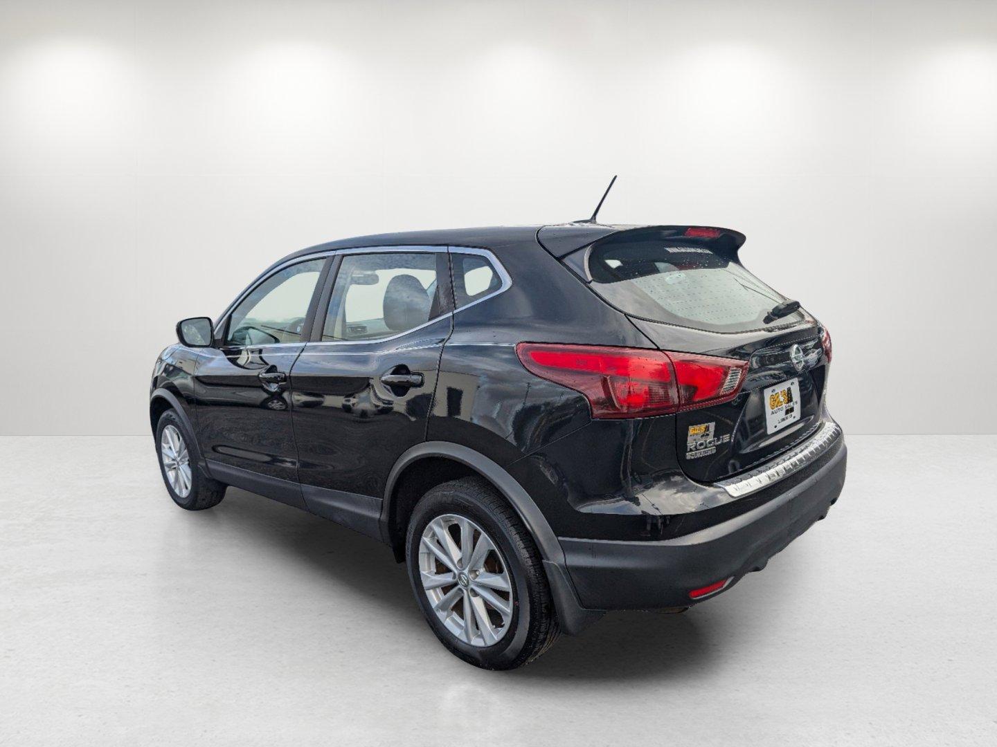 2018 /Charcoal Nissan Rogue Sport S (JN1BJ1CR3JW) with an Regular Unleaded I-4 2.0 L/122 engine, 1-Speed CVT w/OD transmission, located at 1430 Gateway Drive, Opelika, AL, 36801, (334) 239-0944, 32.637871, -85.409790 - 2018 Nissan Rogue Sport S - Photo#6