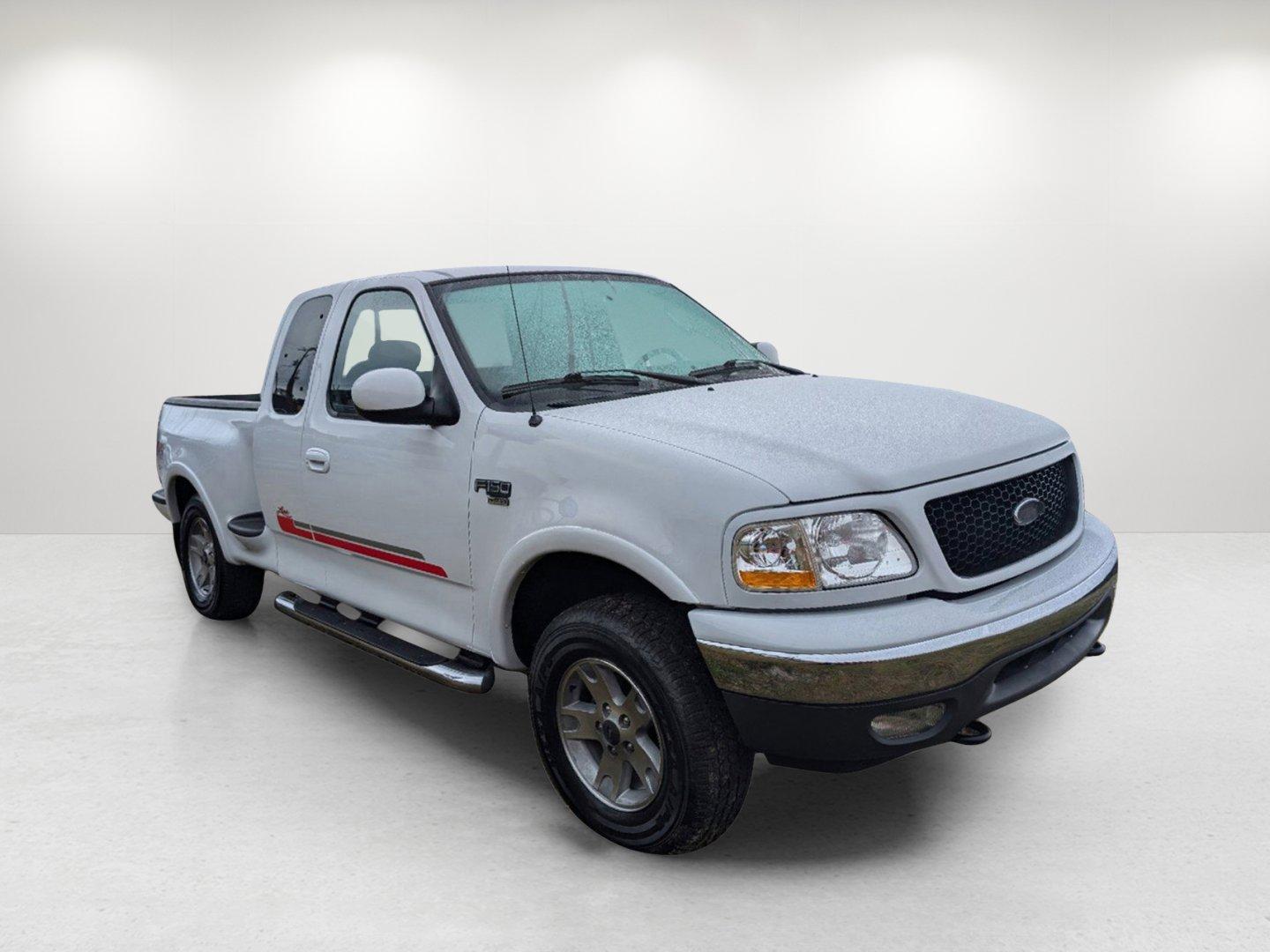 2003 Ford F-150 (2FTRX08W83C) with an Gas V8 4.6L/281 engine, located at 804 22nd Ave, Phenix City, AL, 36870, (334) 297-1860, 32.484749, -85.024475 - 2003 Ford F-150 - Photo#2