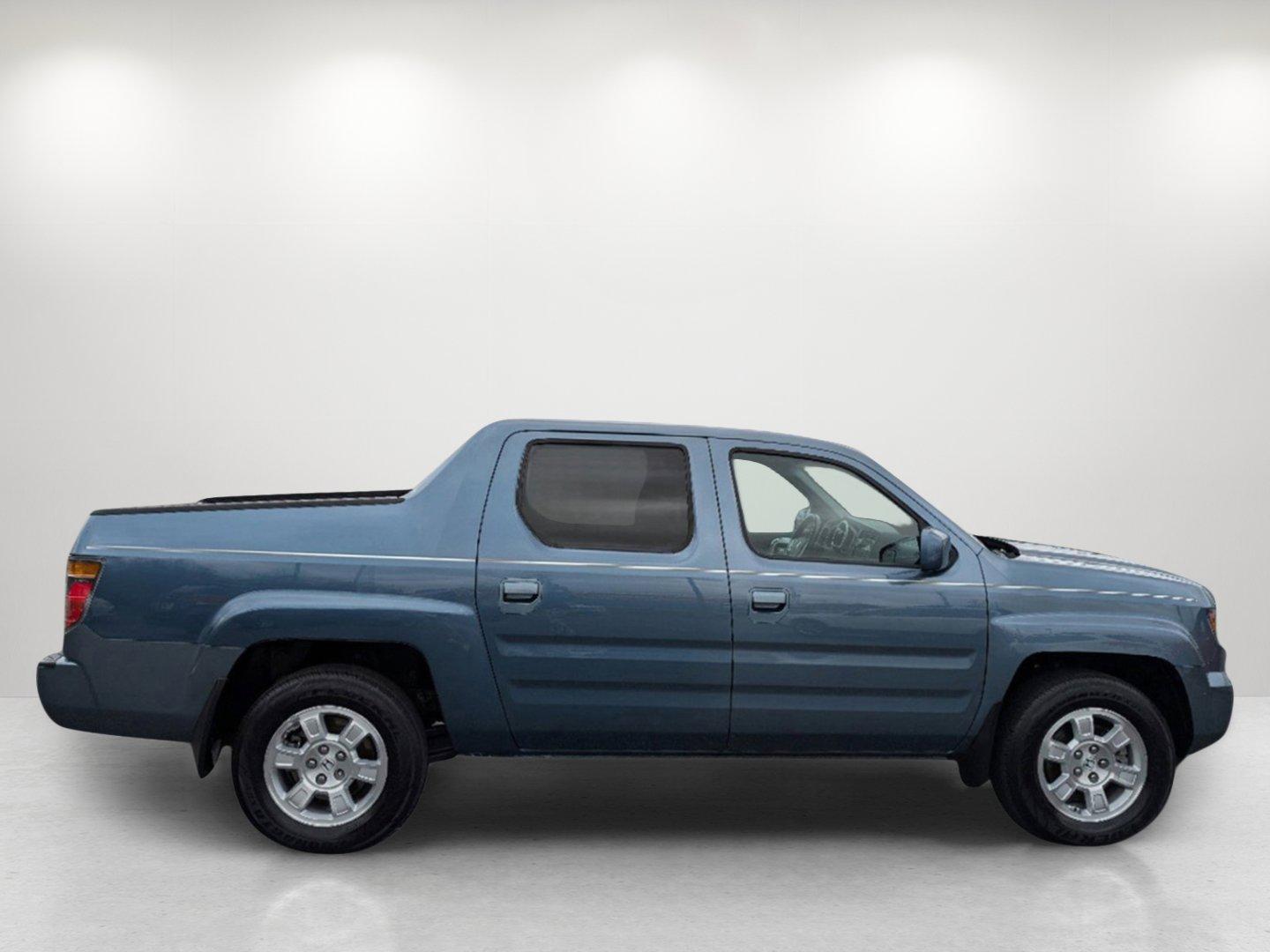 2008 Honda Ridgeline RTL (2HJYK16538H) with an Gas V6 3.5L/212 engine, 5-Speed Automatic w/OD transmission, located at 5115 14th Ave., Columbus, GA, 31904, (706) 323-0345, 32.511494, -84.971046 - 2008 Honda Ridgeline RTL - Photo#3