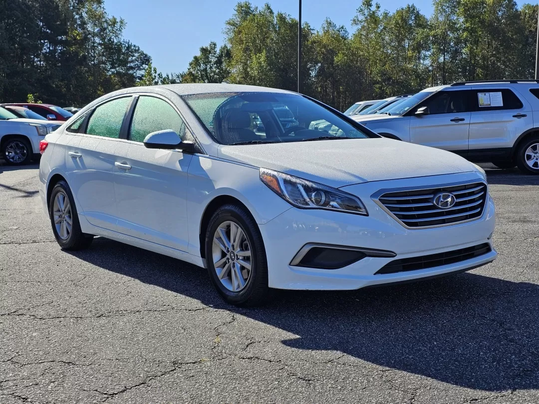 2016 /Gray Hyundai Sonata 2.4L SE (5NPE24AF6GH) with an Other engine, located at 3959 U.S. 80 W, Phenix City, AL, 36870, (334) 297-4885, 32.469296, -85.135185 - **Experience Life on the Road in Style with This 2016 Hyundai Sonata**<br /> <br /> Are you searching for the perfect sedan that combines reliability, style, and affordability? Look no further than this stunning 2016 Hyundai Sonata, available now at Gils Auto in Phenix City, AL. This vehicle is idea - Photo#2