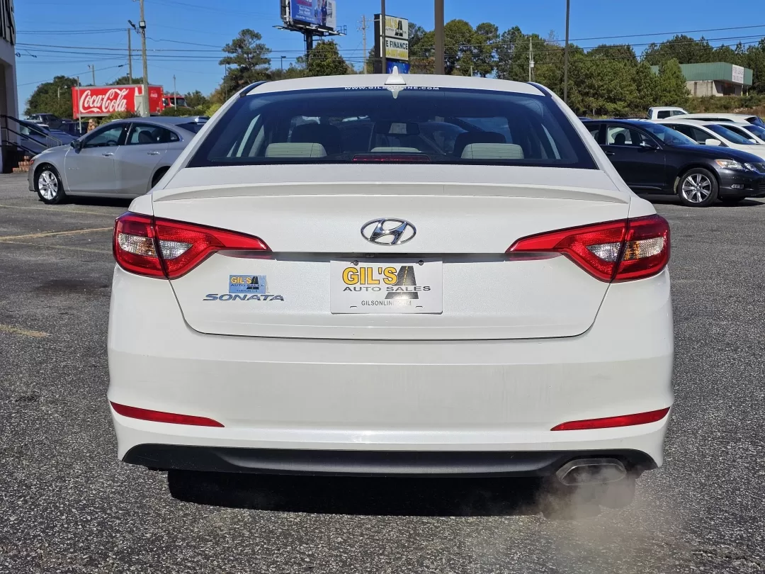 2016 /Gray Hyundai Sonata 2.4L SE (5NPE24AF6GH) with an Other engine, located at 3959 U.S. 80 W, Phenix City, AL, 36870, (334) 297-4885, 32.469296, -85.135185 - **Experience Life on the Road in Style with This 2016 Hyundai Sonata**<br /> <br /> Are you searching for the perfect sedan that combines reliability, style, and affordability? Look no further than this stunning 2016 Hyundai Sonata, available now at Gils Auto in Phenix City, AL. This vehicle is idea - Photo#5