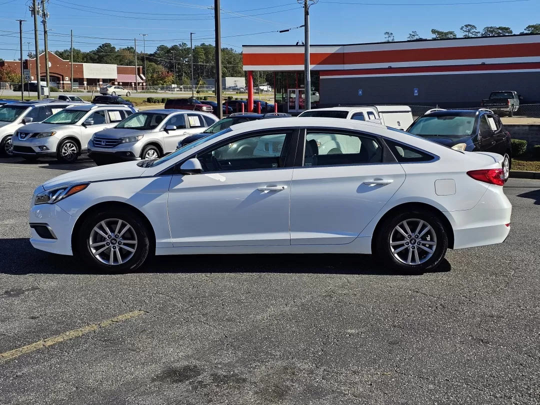 2016 /Gray Hyundai Sonata 2.4L SE (5NPE24AF6GH) with an Other engine, located at 3959 U.S. 80 W, Phenix City, AL, 36870, (334) 297-4885, 32.469296, -85.135185 - **Experience Life on the Road in Style with This 2016 Hyundai Sonata**<br /> <br /> Are you searching for the perfect sedan that combines reliability, style, and affordability? Look no further than this stunning 2016 Hyundai Sonata, available now at Gils Auto in Phenix City, AL. This vehicle is idea - Photo#7