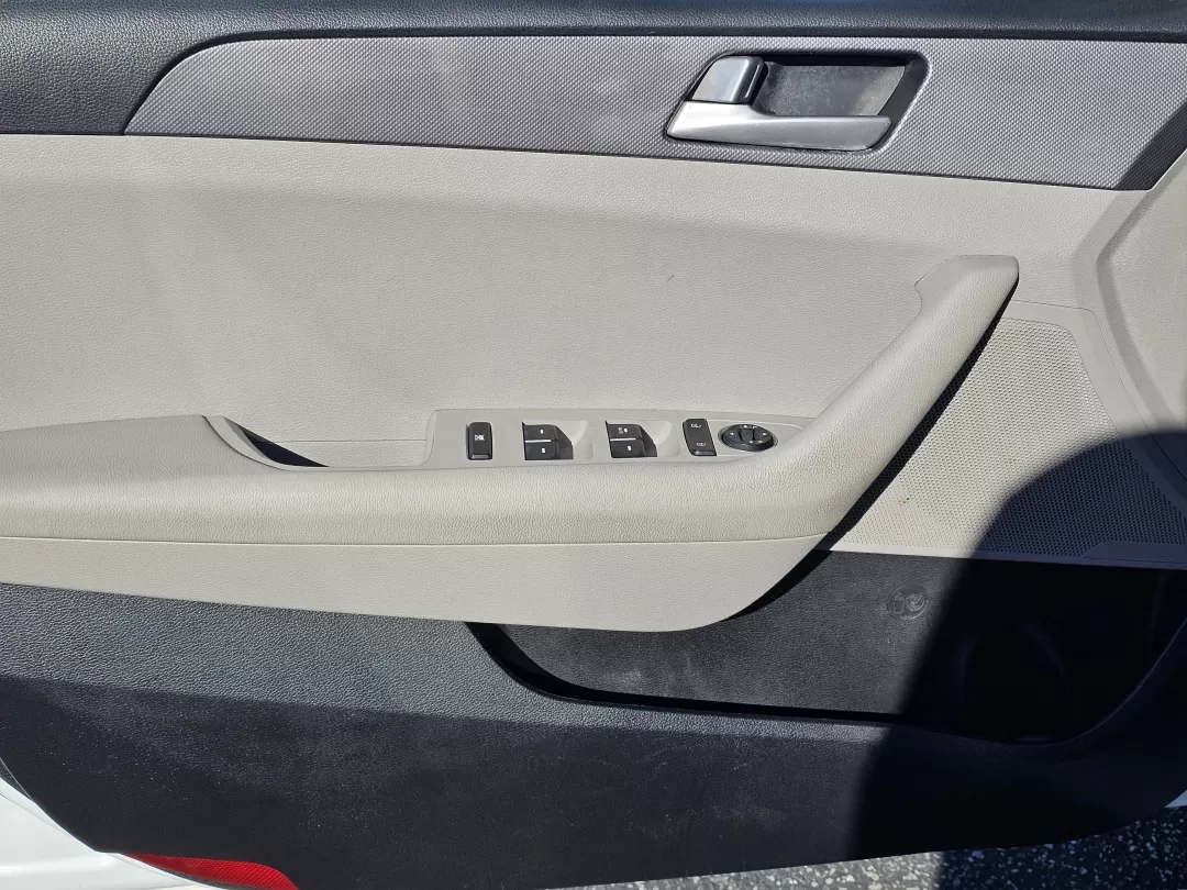 2016 /Gray Hyundai Sonata 2.4L SE (5NPE24AF6GH) with an Other engine, located at 3959 U.S. 80 W, Phenix City, AL, 36870, (334) 297-4885, 32.469296, -85.135185 - **Experience Life on the Road in Style with This 2016 Hyundai Sonata**<br /> <br /> Are you searching for the perfect sedan that combines reliability, style, and affordability? Look no further than this stunning 2016 Hyundai Sonata, available now at Gils Auto in Phenix City, AL. This vehicle is idea - Photo#8