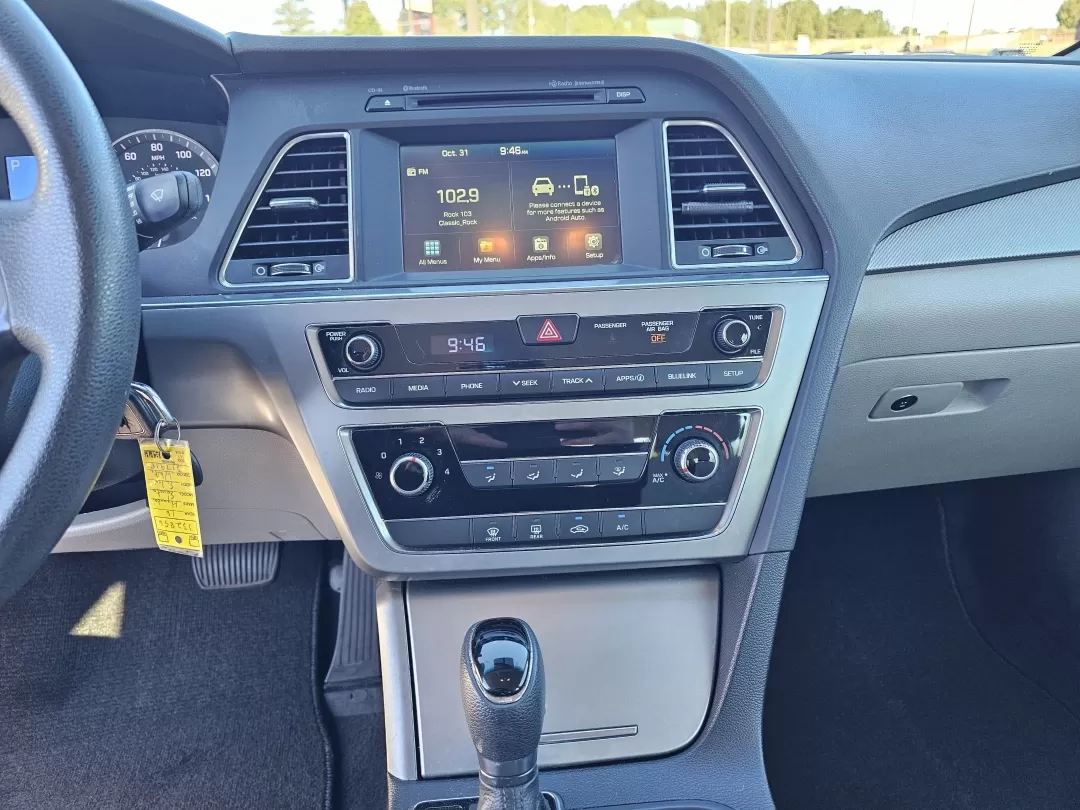 2016 /Gray Hyundai Sonata 2.4L SE (5NPE24AF6GH) with an Other engine, located at 3959 U.S. 80 W, Phenix City, AL, 36870, (334) 297-4885, 32.469296, -85.135185 - **Experience Life on the Road in Style with This 2016 Hyundai Sonata**<br /> <br /> Are you searching for the perfect sedan that combines reliability, style, and affordability? Look no further than this stunning 2016 Hyundai Sonata, available now at Gils Auto in Phenix City, AL. This vehicle is idea - Photo#11