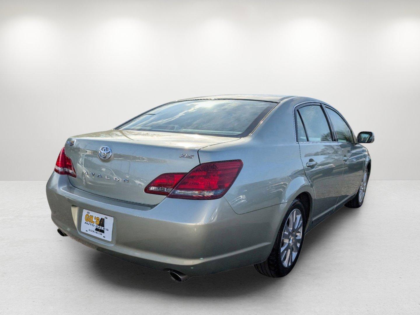 2008 Toyota Avalon XLS (4T1BK36B38U) with an Gas V6 3.5L/211 engine, 6-Speed Automatic w/OD transmission, located at 7000 Northlake Connector, Columbus, GA, 31904, (706) 987-8085, 32.524975, -84.978134 - 2008 Toyota Avalon XLS - Photo#4