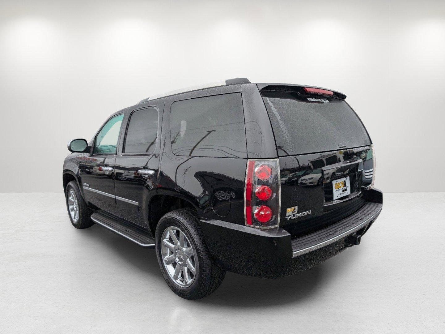 2014 /Ebony GMC Yukon Denali (1GKS2EEF6ER) with an Gas/Ethanol V8 6.2L/378 engine, 6-Speed Automatic transmission, located at 3959 U.S. 80 W, Phenix City, AL, 36870, (334) 297-4885, 32.469296, -85.135185 - 2014 GMC Yukon Denali - Photo#6