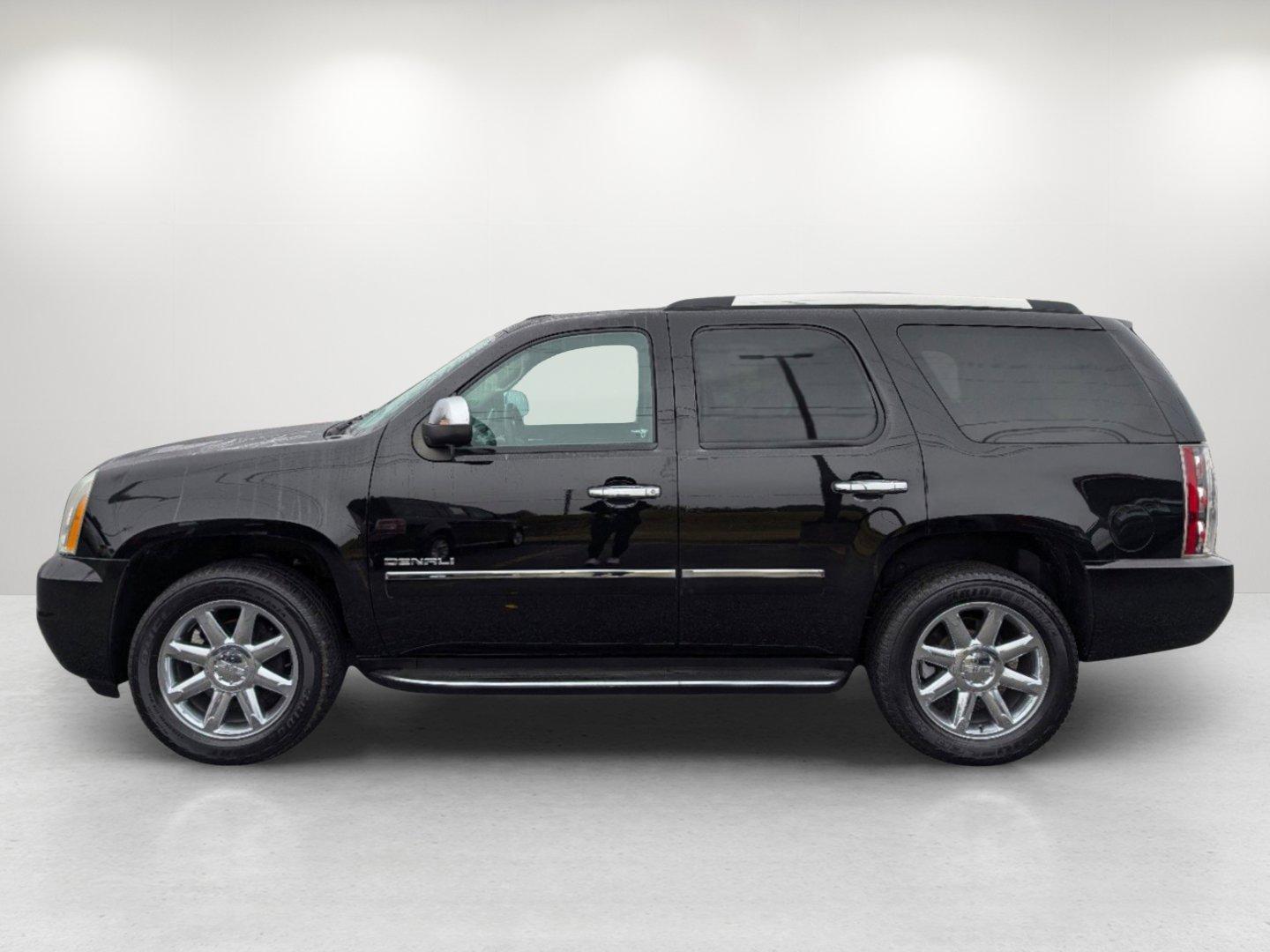 2014 /Ebony GMC Yukon Denali (1GKS2EEF6ER) with an Gas/Ethanol V8 6.2L/378 engine, 6-Speed Automatic transmission, located at 3959 U.S. 80 W, Phenix City, AL, 36870, (334) 297-4885, 32.469296, -85.135185 - 2014 GMC Yukon Denali - Photo#7