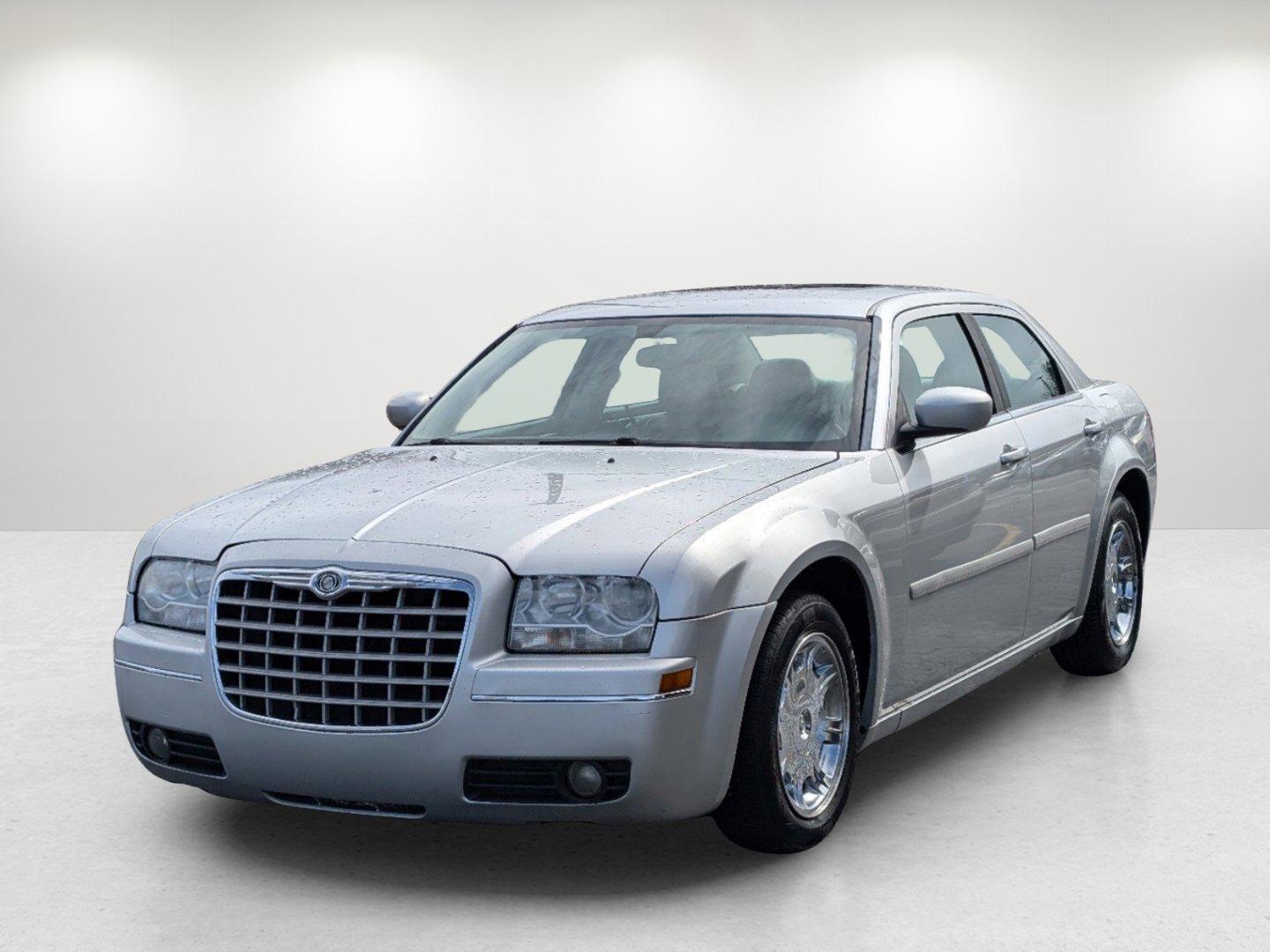 2005 Chrysler 300 300 Touring (2C3JA53G65H) with an Gas V6 3.5L/215 engine, 4-Speed Automatic transmission, located at 1430 Gateway Drive, Opelika, AL, 36801, (334) 239-0944, 32.637871, -85.409790 - 2005 Chrysler 300 300 Touring - Photo#0