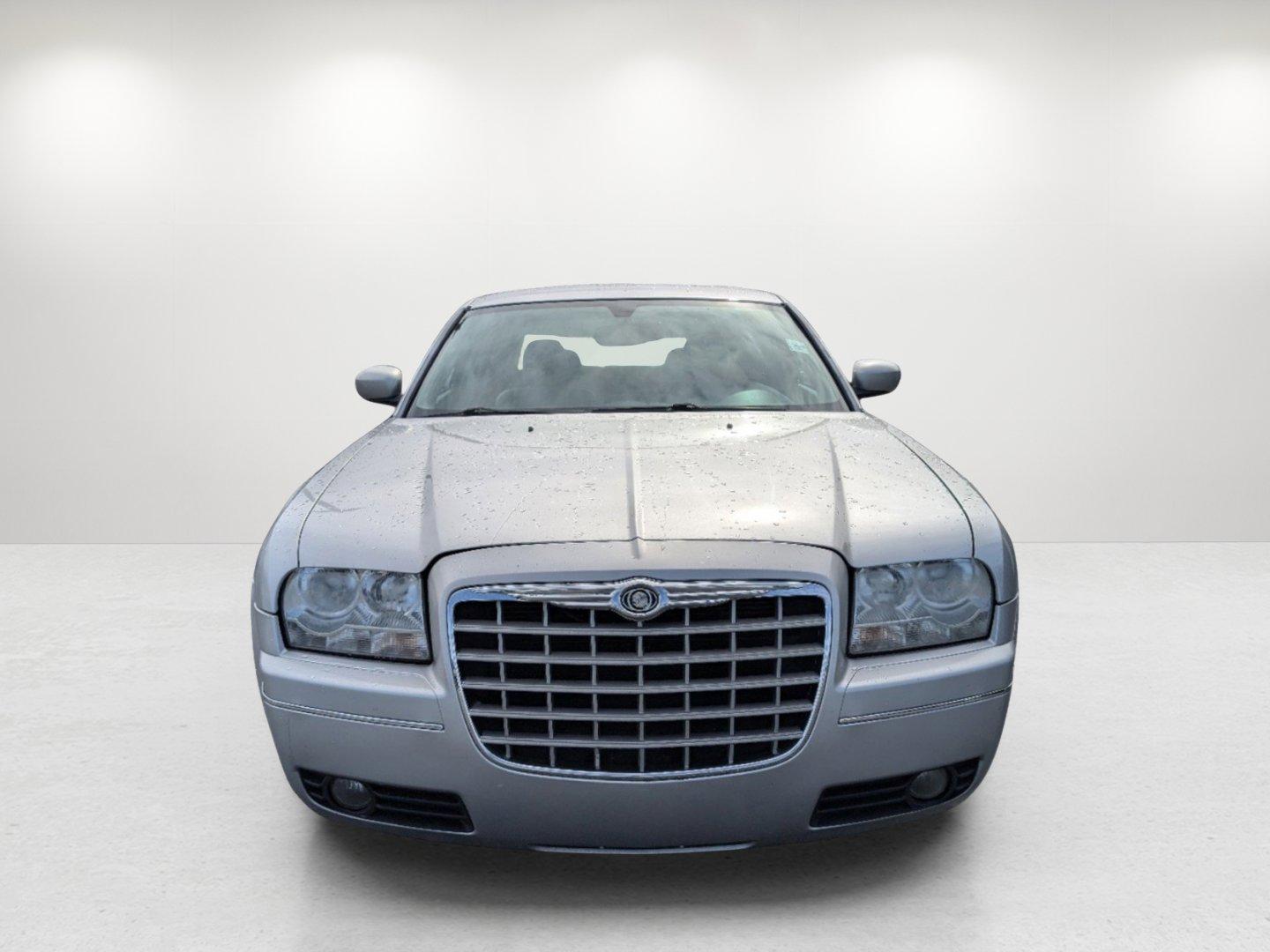 2005 Chrysler 300 300 Touring (2C3JA53G65H) with an Gas V6 3.5L/215 engine, 4-Speed Automatic transmission, located at 1430 Gateway Drive, Opelika, AL, 36801, (334) 239-0944, 32.637871, -85.409790 - 2005 Chrysler 300 300 Touring - Photo#1