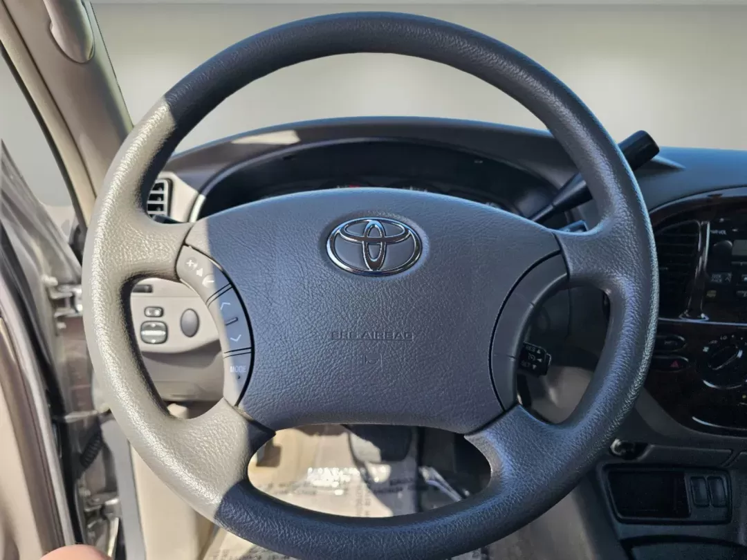2006 Toyota Tundra SR5 (5TBET34116S) with an Gas V8 4.7L/285 engine, 5-Speed Automatic w/OD transmission, located at 3959 U.S. 80 W, Phenix City, AL, 36870, (334) 297-4885, 32.469296, -85.135185 - 2006 Toyota Tundra SR5 - Photo#10