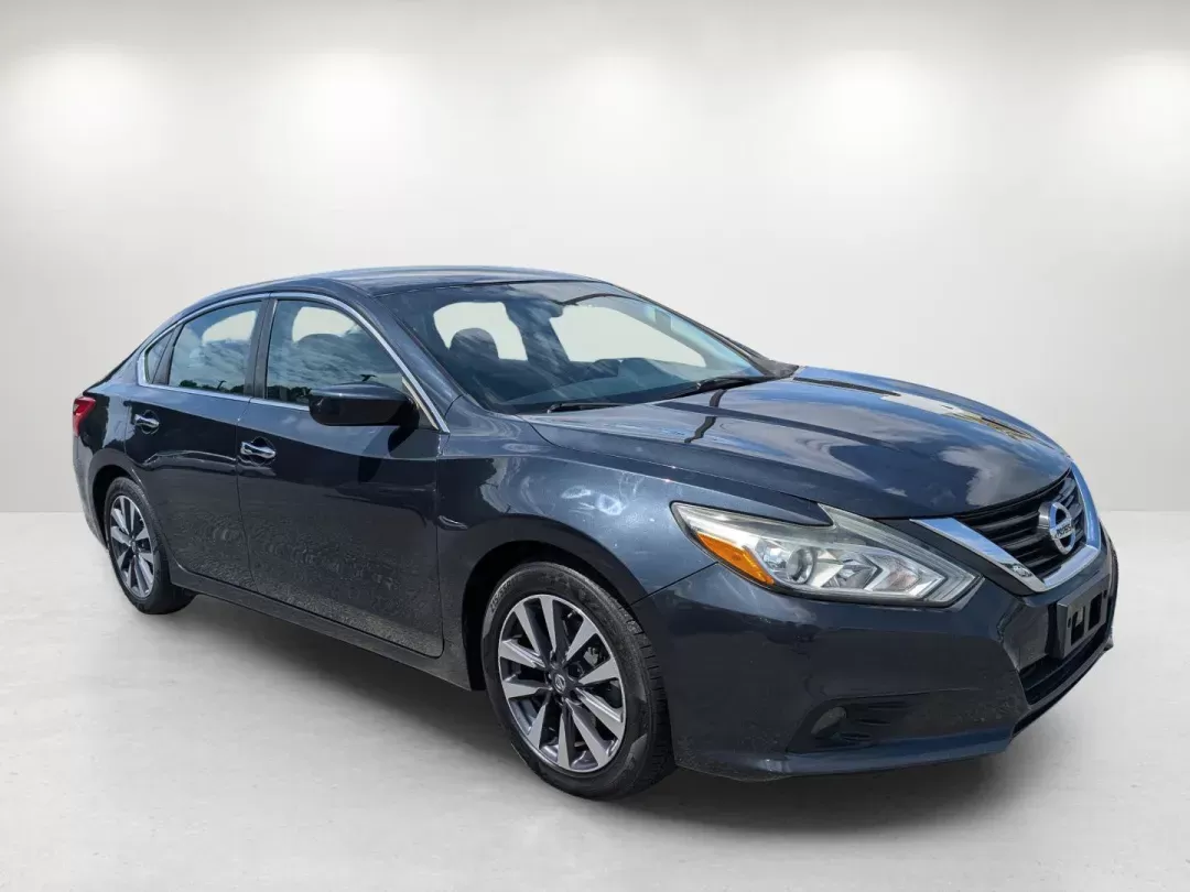 2017 Nissan Altima 2.5 SV (1N4AL3AP2HC) with an Other engine, located at 5115 14th Ave., Columbus, GA, 31904, (706) 323-0345, 32.511494, -84.971046 - **Discover Your Next Adventure with the 2017 Nissan Altima 2.5 SV at Gils Auto - Columbus!**<br /> <br /> Are you a budget-conscious buyer looking for a reliable vehicle that fits your active lifestyle? Whether you're commuting to work, picking up the kids, or planning weekend adventures, the 2017 N - Photo#2