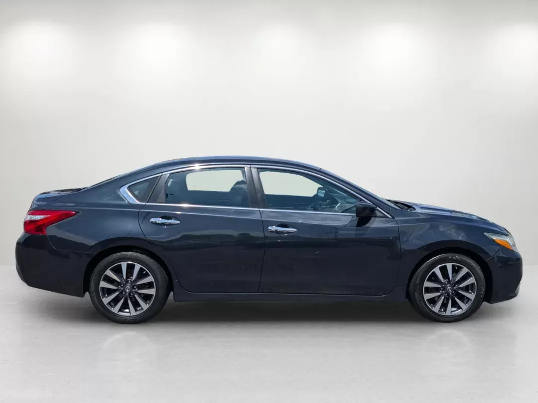 2017 Nissan Altima 2.5 SV (1N4AL3AP2HC) with an Other engine, located at 5115 14th Ave., Columbus, GA, 31904, (706) 323-0345, 32.511494, -84.971046 - **Discover Your Next Adventure with the 2017 Nissan Altima 2.5 SV at Gils Auto - Columbus!**<br /> <br /> Are you a budget-conscious buyer looking for a reliable vehicle that fits your active lifestyle? Whether you're commuting to work, picking up the kids, or planning weekend adventures, the 2017 N - Photo#3