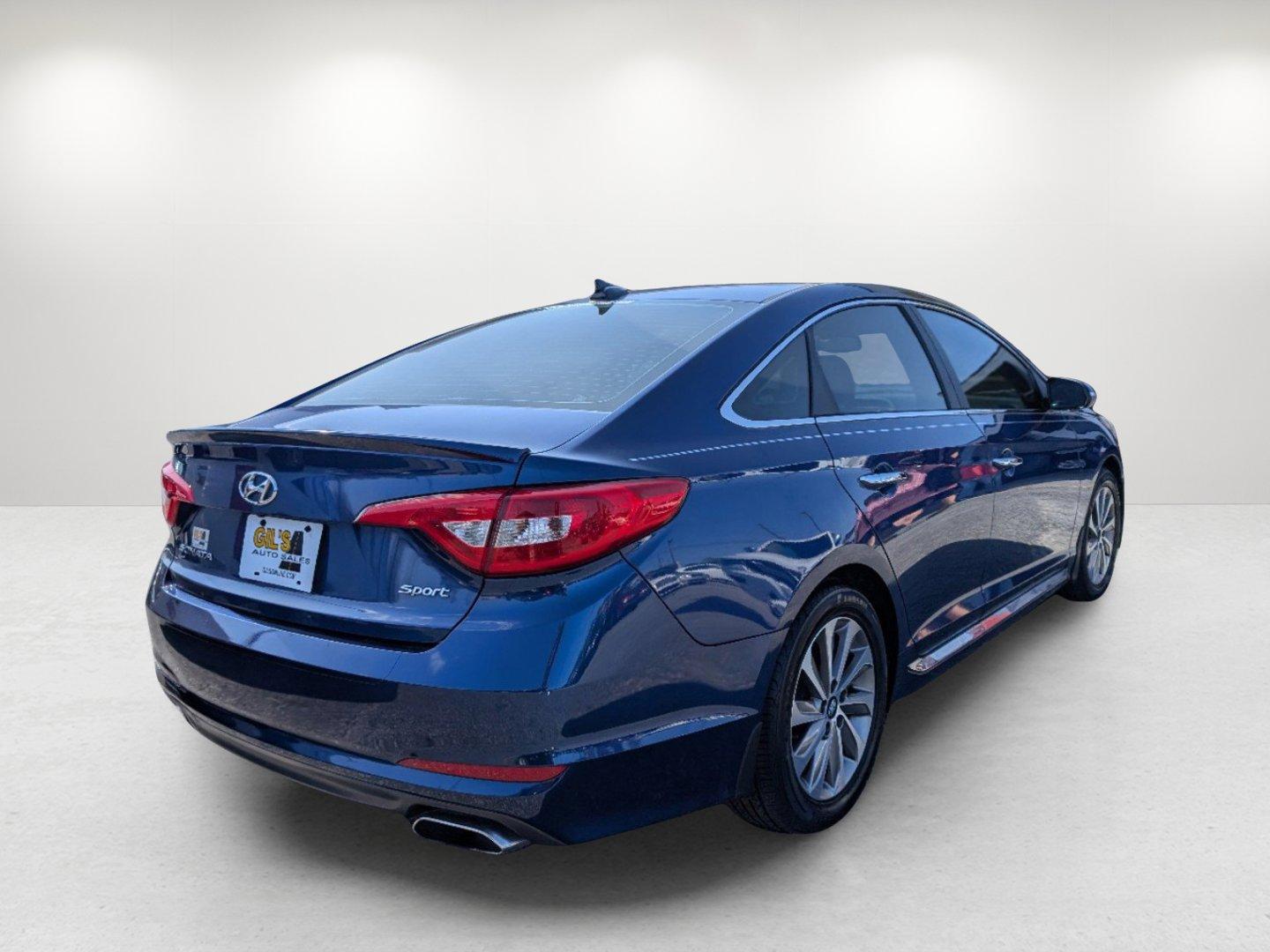 2017 /Gray Hyundai Sonata Sport (5NPE34AF7HH) with an Regular Unleaded I-4 2.4 L/144 engine, 6-Speed Automatic w/OD transmission, located at 7000 Northlake Connector, Columbus, GA, 31904, (706) 987-8085, 32.524975, -84.978134 - 2017 Hyundai Sonata Sport - Photo#4