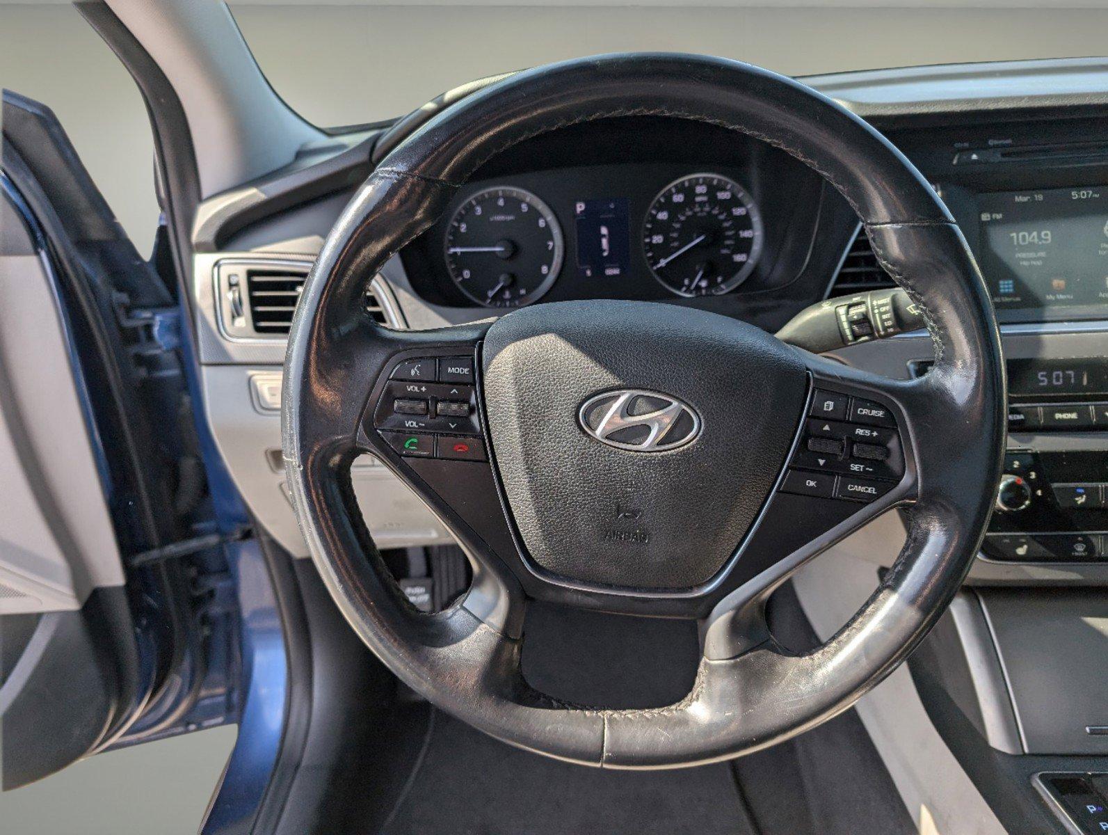 2017 /Gray Hyundai Sonata Sport (5NPE34AF7HH) with an Regular Unleaded I-4 2.4 L/144 engine, 6-Speed Automatic w/OD transmission, located at 7000 Northlake Connector, Columbus, GA, 31904, (706) 987-8085, 32.524975, -84.978134 - 2017 Hyundai Sonata Sport - Photo#15