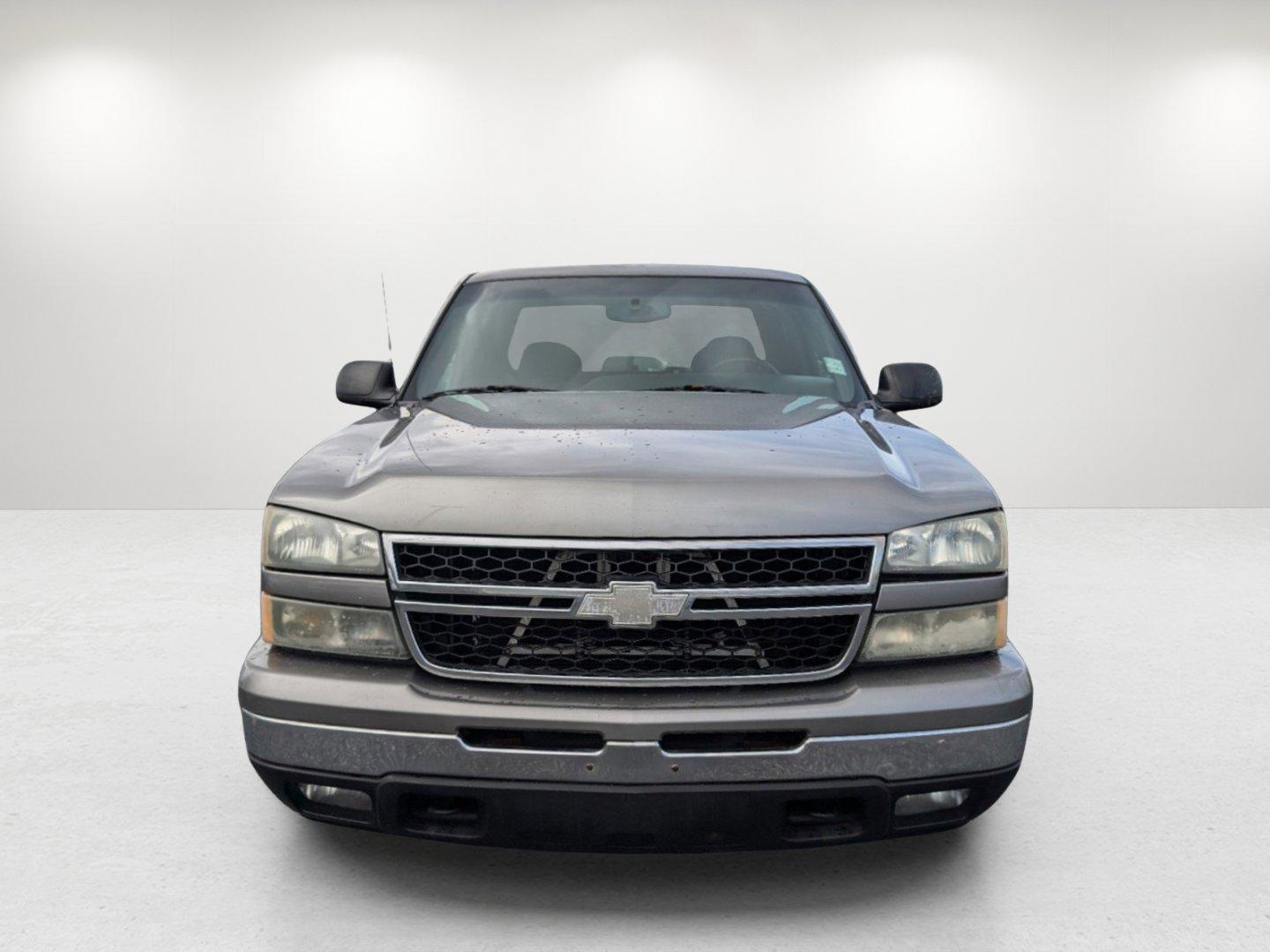 2007 /Dark Charcoal Chevrolet Silverado 1500 Classic LT1 (1GCEC19Z47Z) with an Gas/Ethanol V8 5.3L/325 engine, 4-Speed Automatic w/OD transmission, located at 7000 Northlake Connector, Columbus, GA, 31904, (706) 987-8085, 32.524975, -84.978134 - 2007 Chevrolet Silverado 1500 Classic LT1 - Photo#1