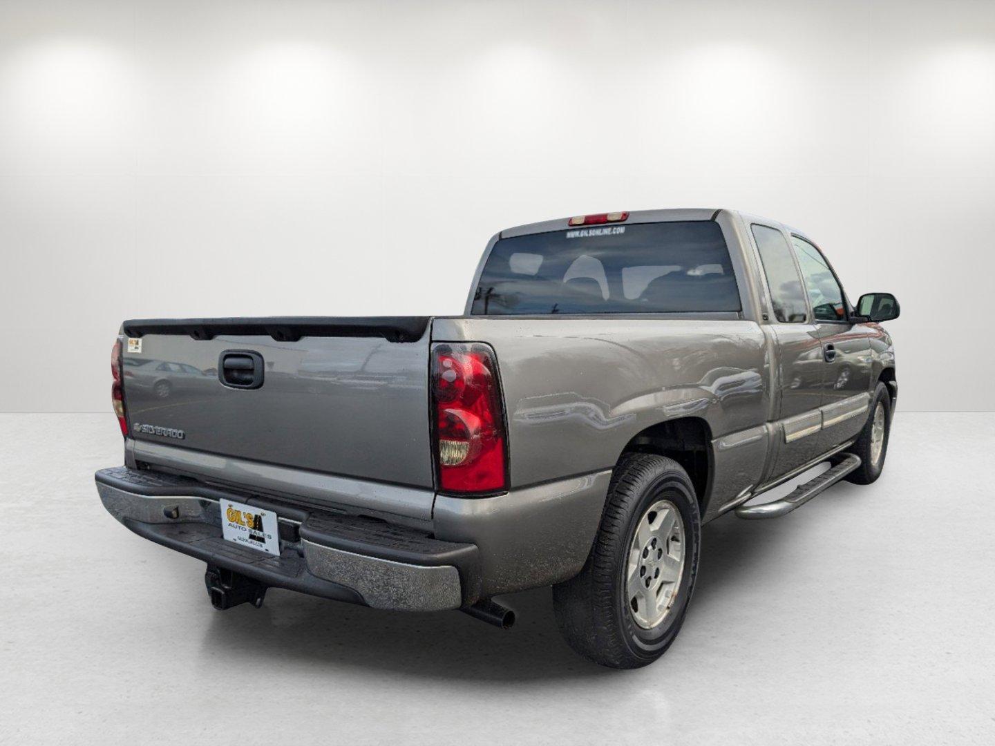 2007 /Dark Charcoal Chevrolet Silverado 1500 Classic LT1 (1GCEC19Z47Z) with an Gas/Ethanol V8 5.3L/325 engine, 4-Speed Automatic w/OD transmission, located at 7000 Northlake Connector, Columbus, GA, 31904, (706) 987-8085, 32.524975, -84.978134 - 2007 Chevrolet Silverado 1500 Classic LT1 - Photo#4