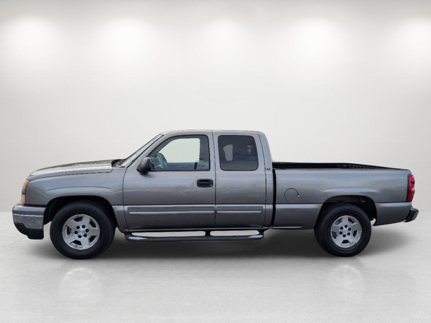 2007 /Dark Charcoal Chevrolet Silverado 1500 Classic LT1 (1GCEC19Z47Z) with an Gas/Ethanol V8 5.3L/325 engine, 4-Speed Automatic w/OD transmission, located at 7000 Northlake Connector, Columbus, GA, 31904, (706) 987-8085, 32.524975, -84.978134 - 2007 Chevrolet Silverado 1500 Classic LT1 - Photo#7