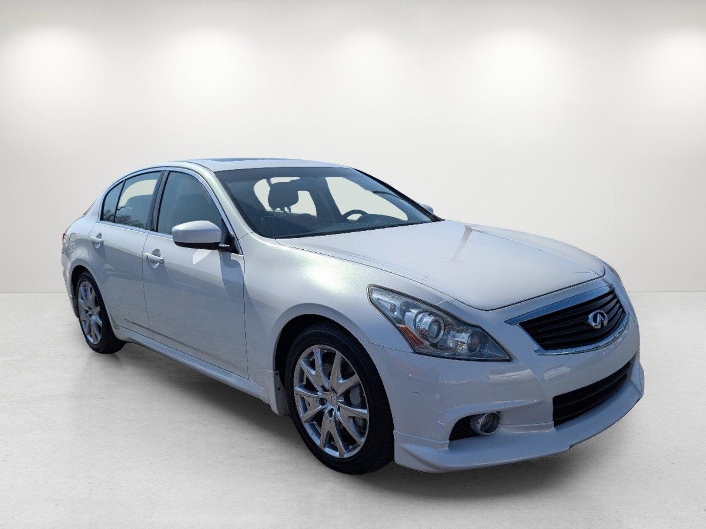 2013 /Graphite Infiniti G37 Sedan Journey (JN1CV6AP4DM) with an Gas V6 3.7L/225 engine, 7-Speed Automatic w/OD transmission, located at 7000 Northlake Connector, Columbus, GA, 31904, (706) 987-8085, 32.524975, -84.978134 - 2013 Infiniti G37 Sedan Journey - Photo#2