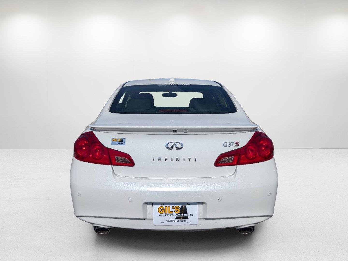 2013 /Graphite Infiniti G37 Sedan Journey (JN1CV6AP4DM) with an Gas V6 3.7L/225 engine, 7-Speed Automatic w/OD transmission, located at 7000 Northlake Connector, Columbus, GA, 31904, (706) 987-8085, 32.524975, -84.978134 - 2013 Infiniti G37 Sedan Journey - Photo#5