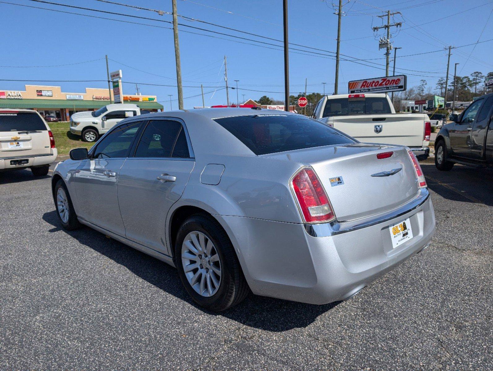 2012 /Black Interior Chrysler 300 (2C3CCAAG7CH) with an Gas/Ethanol V6 3.6L/220 engine, 8-Speed Automatic transmission, located at 5115 14th Ave., Columbus, GA, 31904, (706) 323-0345, 32.511494, -84.971046 - 2012 Chrysler 300 - Photo#5