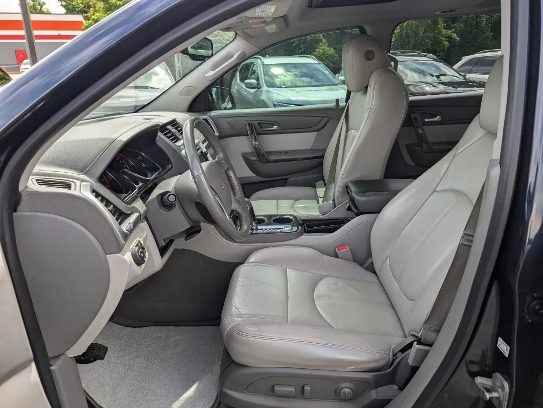 2015 /Light Titanium GMC Acadia SLT (1GKKRRKD0FJ) with an Gas V6 3.6L/220 engine, 6-Speed Automatic transmission, located at 3959 U.S. 80 W, Phenix City, AL, 36870, (334) 297-4885, 32.469296, -85.135185 - 2015 GMC Acadia SLT - Photo#9