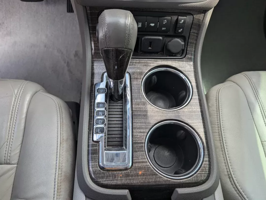 2015 /Light Titanium GMC Acadia SLT (1GKKRRKD0FJ) with an Gas V6 3.6L/220 engine, 6-Speed Automatic transmission, located at 3959 U.S. 80 W, Phenix City, AL, 36870, (334) 297-4885, 32.469296, -85.135185 - 2015 GMC Acadia SLT - Photo#13