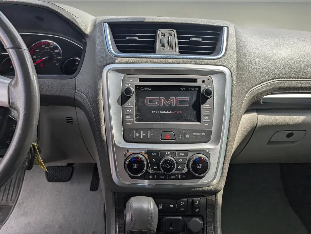 2015 /Light Titanium GMC Acadia SLT (1GKKRRKD0FJ) with an Gas V6 3.6L/220 engine, 6-Speed Automatic transmission, located at 521 Old Farm Lane Rd, Prattville, AL, 36066, (334) 325-1505, 32.482460, -86.416367 - 2015 GMC Acadia SLT - Photo#15
