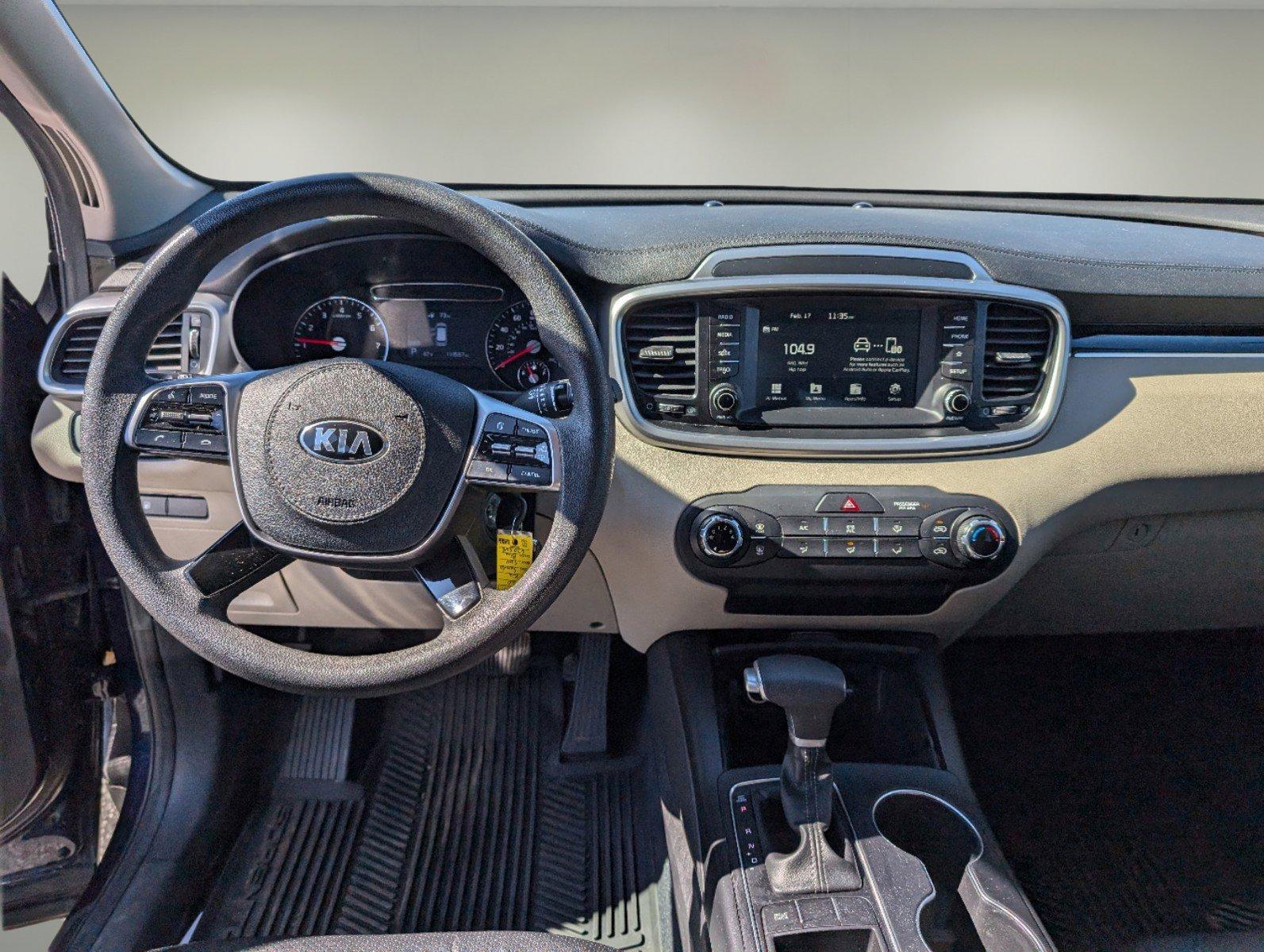 2020 /Stone Beige Kia Sorento LX (5XYPG4A38LG) with an Regular Unleaded I-4 2.4 L/144 engine, 6-Speed Automatic w/OD transmission, located at 7000 Northlake Connector, Columbus, GA, 31904, (706) 987-8085, 32.524975, -84.978134 - 2020 Kia Sorento LX - Photo#11