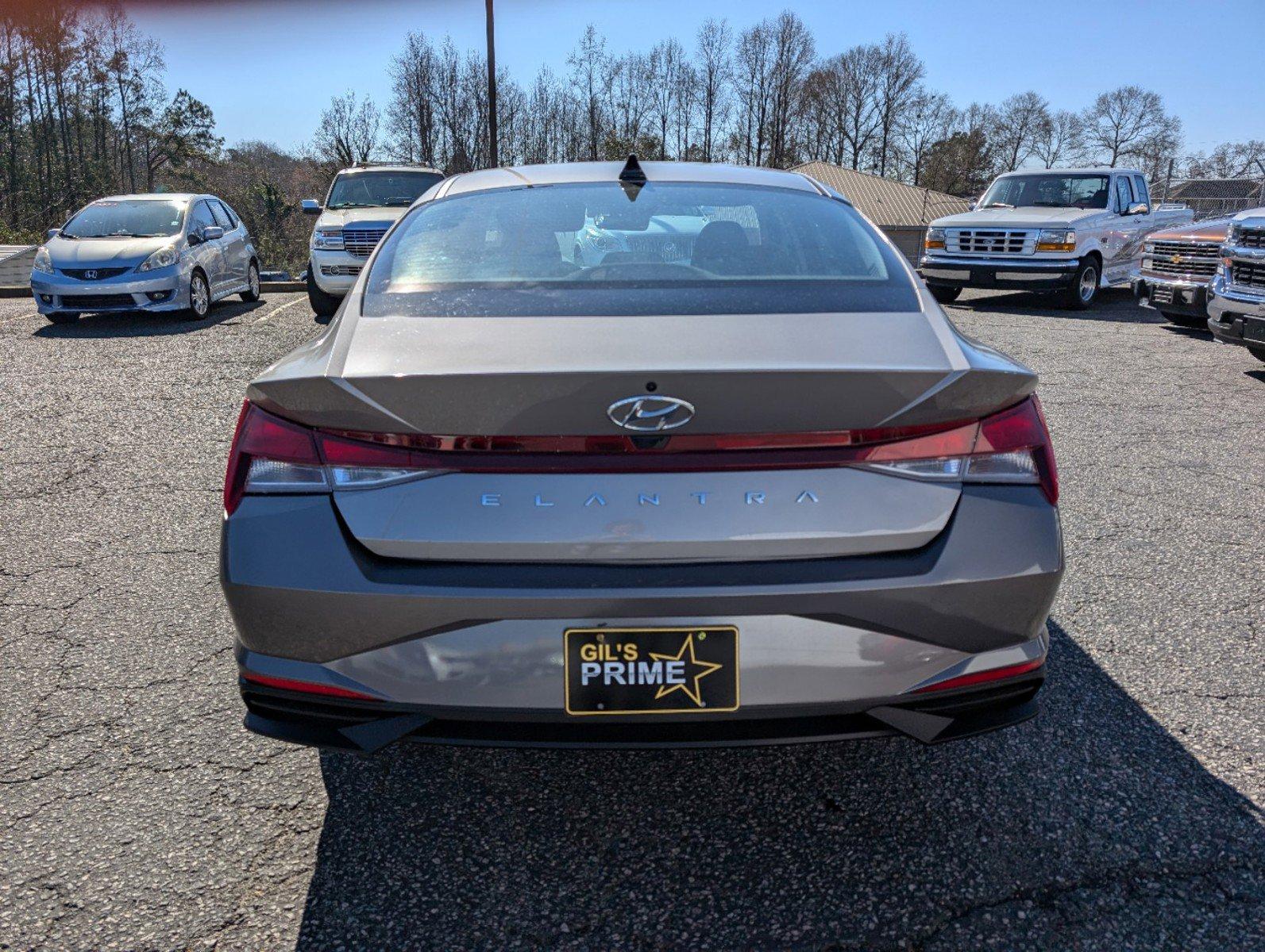 2023 /Black Hyundai Elantra SE (KMHLL4AGXPU) with an Regular Unleaded I-4 2.0 L/122 engine, 1-Speed CVT w/OD transmission, located at 7000 Northlake Connector, Columbus, GA, 31904, (706) 987-8085, 32.524975, -84.978134 - 2023 Hyundai Elantra SE - Photo#5