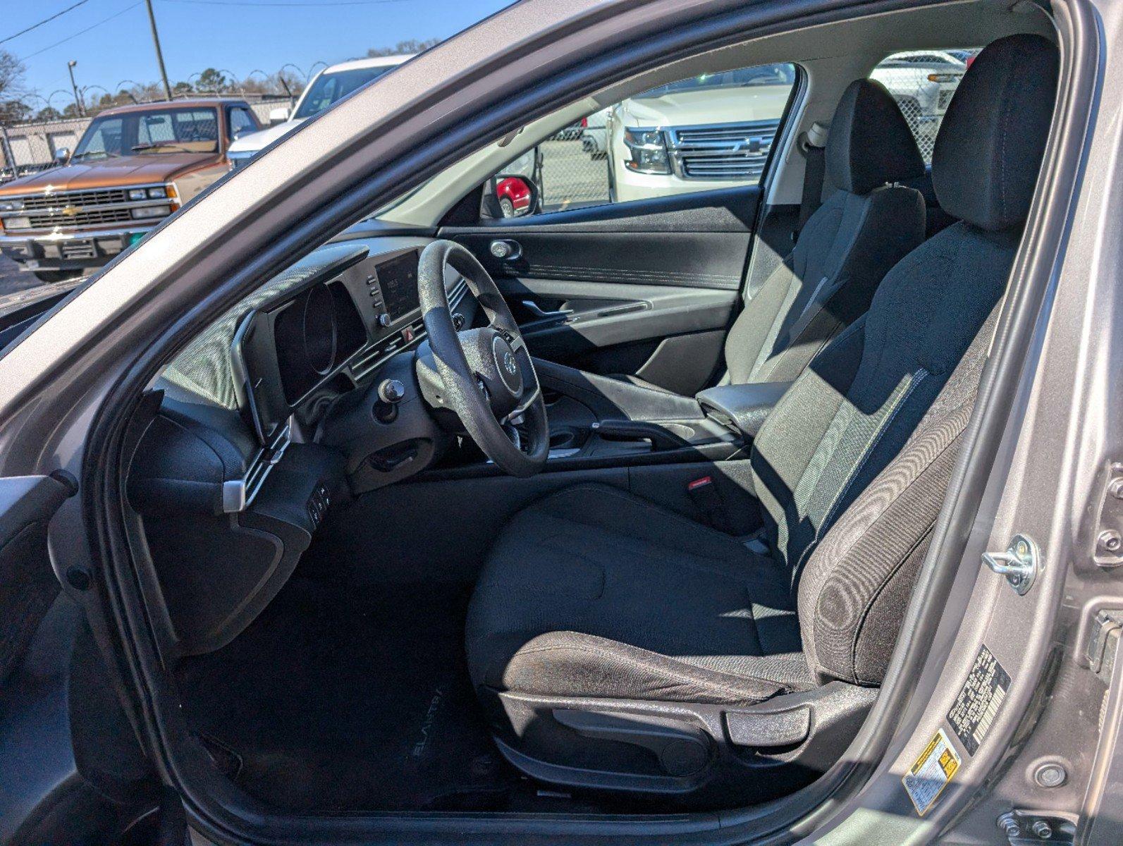 2023 /Black Hyundai Elantra SE (KMHLL4AGXPU) with an Regular Unleaded I-4 2.0 L/122 engine, 1-Speed CVT w/OD transmission, located at 7000 Northlake Connector, Columbus, GA, 31904, (706) 987-8085, 32.524975, -84.978134 - 2023 Hyundai Elantra SE - Photo#9