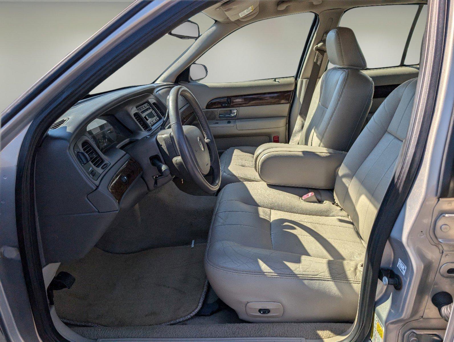 2010 Mercury Grand Marquis LS (2MEBM7FV0AX) with an Gas/Ethanol V8 4.6L/281 engine, 4-Speed Automatic w/OD transmission, located at 3959 U.S. 80 W, Phenix City, AL, 36870, (334) 297-4885, 32.469296, -85.135185 - 2010 Mercury Grand Marquis LS - Photo#9