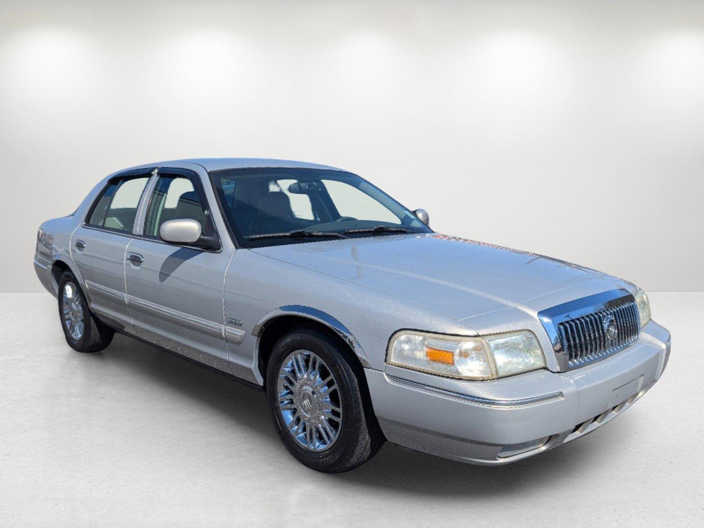 2010 Mercury Grand Marquis LS (2MEBM7FV0AX) with an Gas/Ethanol V8 4.6L/281 engine, 4-Speed Automatic w/OD transmission, located at 3959 U.S. 80 W, Phenix City, AL, 36870, (334) 297-4885, 32.469296, -85.135185 - 2010 Mercury Grand Marquis LS - Photo#2