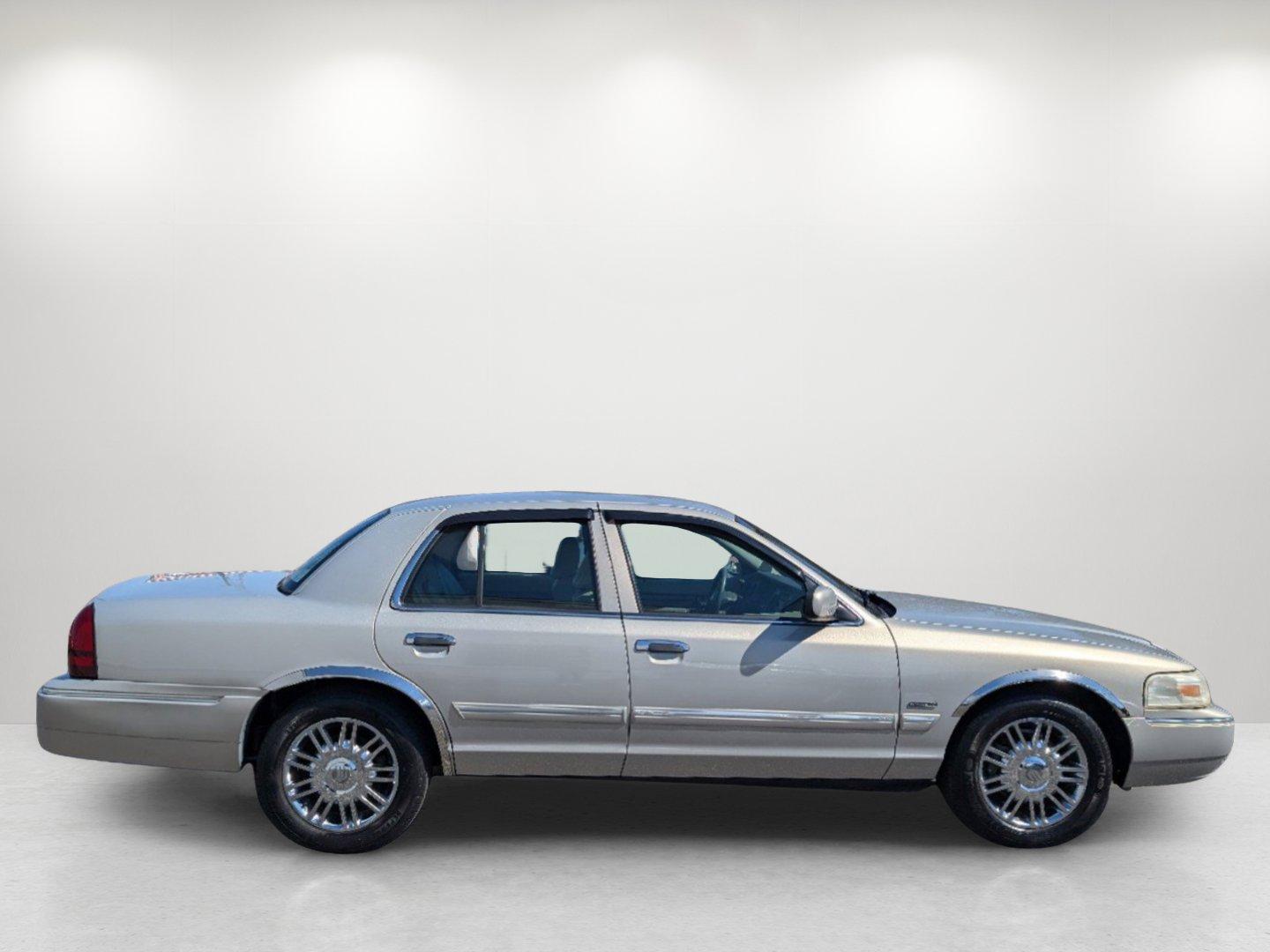 2010 Mercury Grand Marquis LS (2MEBM7FV0AX) with an Gas/Ethanol V8 4.6L/281 engine, 4-Speed Automatic w/OD transmission, located at 3959 U.S. 80 W, Phenix City, AL, 36870, (334) 297-4885, 32.469296, -85.135185 - 2010 Mercury Grand Marquis LS - Photo#3