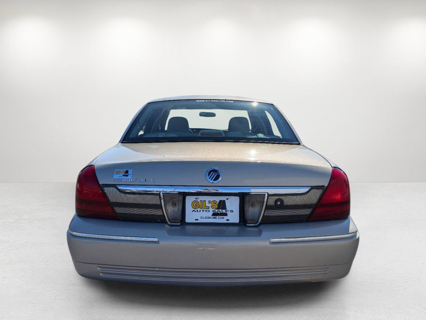 2010 Mercury Grand Marquis LS (2MEBM7FV0AX) with an Gas/Ethanol V8 4.6L/281 engine, 4-Speed Automatic w/OD transmission, located at 3959 U.S. 80 W, Phenix City, AL, 36870, (334) 297-4885, 32.469296, -85.135185 - 2010 Mercury Grand Marquis LS - Photo#5