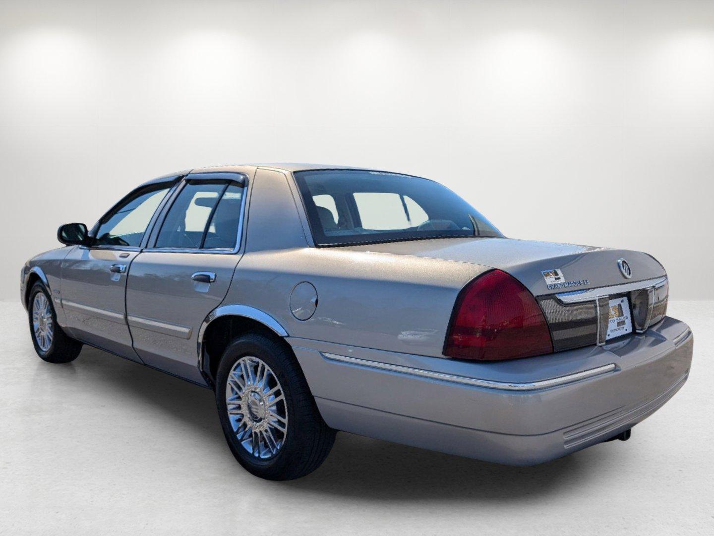 2010 Mercury Grand Marquis LS (2MEBM7FV0AX) with an Gas/Ethanol V8 4.6L/281 engine, 4-Speed Automatic w/OD transmission, located at 3959 U.S. 80 W, Phenix City, AL, 36870, (334) 297-4885, 32.469296, -85.135185 - 2010 Mercury Grand Marquis LS - Photo#6