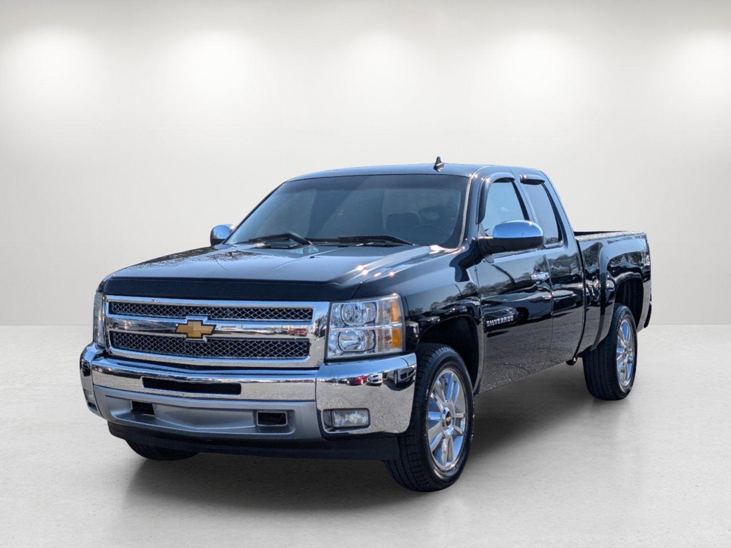 2013 /Ebony Chevrolet Silverado 1500 LT (1GCRKSE72DZ) with an Gas/Ethanol V8 5.3L/323 engine, 6-Speed Automatic transmission, located at 1430 Gateway Drive, Opelika, AL, 36801, (334) 239-0944, 32.637871, -85.409790 - 2013 Chevrolet Silverado 1500 LT - Photo#0