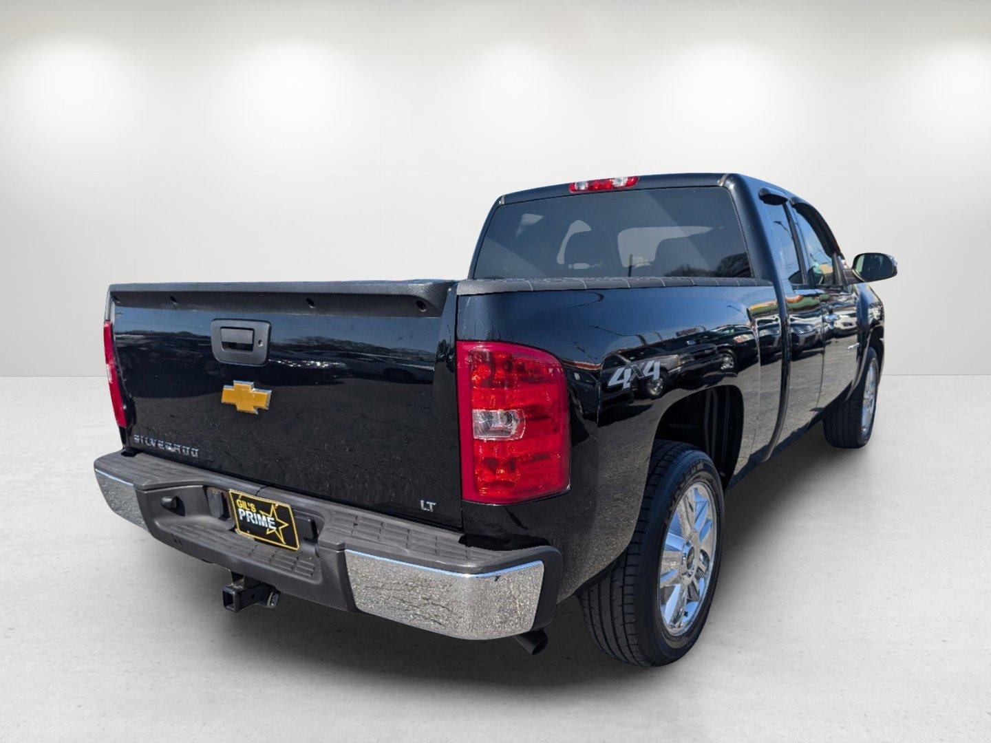 2013 /Ebony Chevrolet Silverado 1500 LT (1GCRKSE72DZ) with an Gas/Ethanol V8 5.3L/323 engine, 6-Speed Automatic transmission, located at 1430 Gateway Drive, Opelika, AL, 36801, (334) 239-0944, 32.637871, -85.409790 - 2013 Chevrolet Silverado 1500 LT - Photo#4