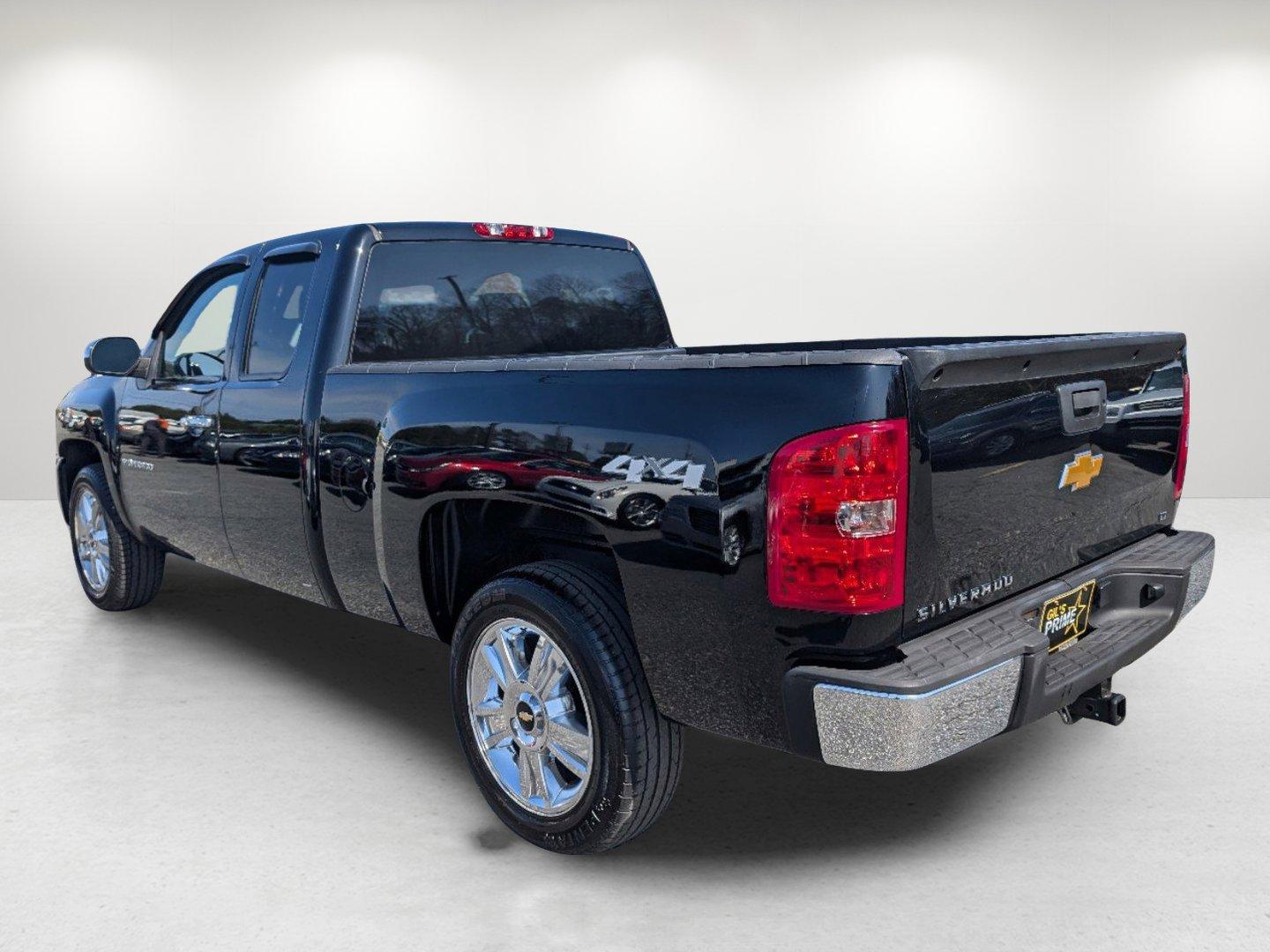 2013 /Ebony Chevrolet Silverado 1500 LT (1GCRKSE72DZ) with an Gas/Ethanol V8 5.3L/323 engine, 6-Speed Automatic transmission, located at 1430 Gateway Drive, Opelika, AL, 36801, (334) 239-0944, 32.637871, -85.409790 - 2013 Chevrolet Silverado 1500 LT - Photo#6