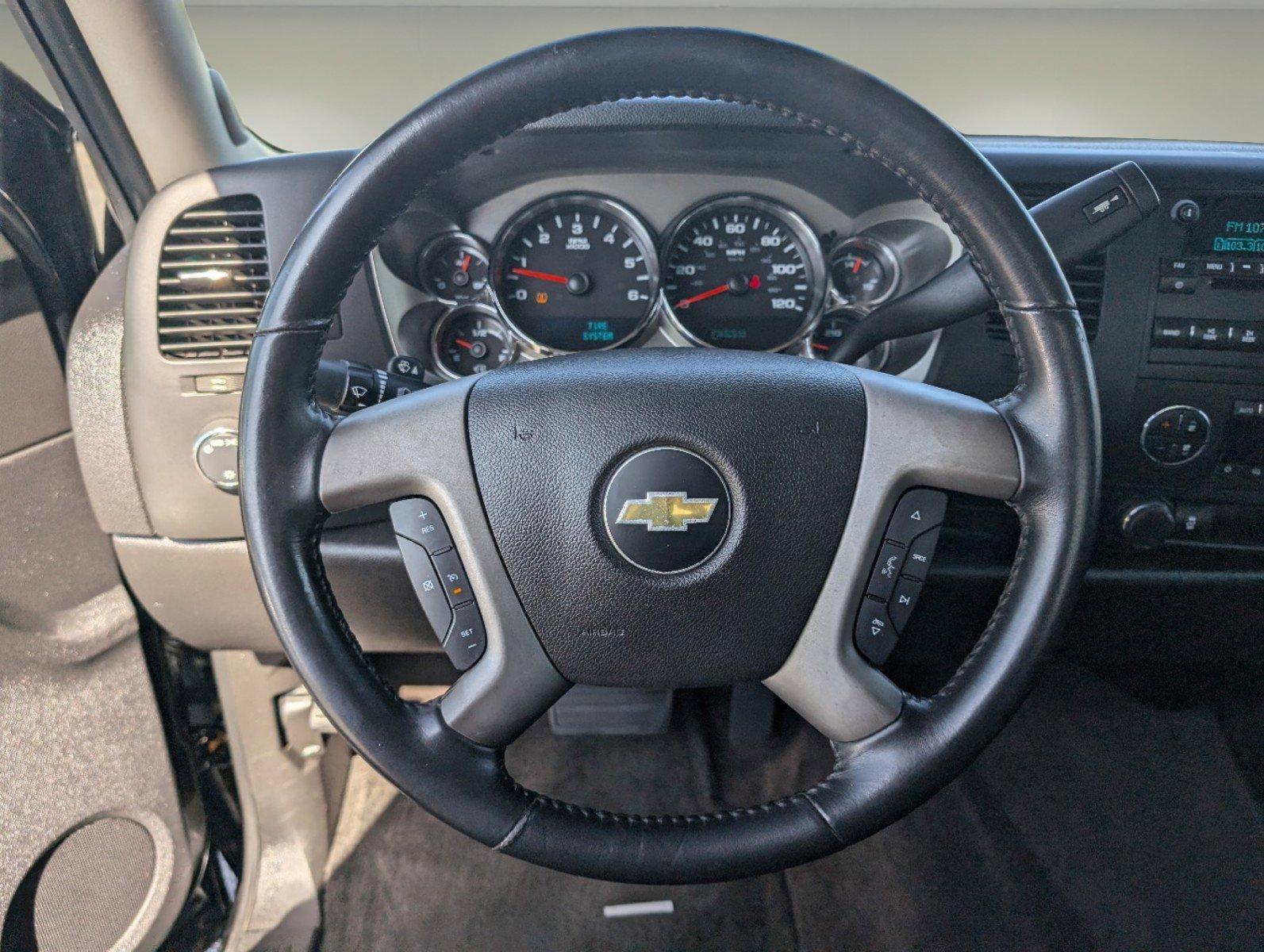 2013 /Ebony Chevrolet Silverado 1500 LT (1GCRKSE72DZ) with an Gas/Ethanol V8 5.3L/323 engine, 6-Speed Automatic transmission, located at 1430 Gateway Drive, Opelika, AL, 36801, (334) 239-0944, 32.637871, -85.409790 - 2013 Chevrolet Silverado 1500 LT - Photo#15