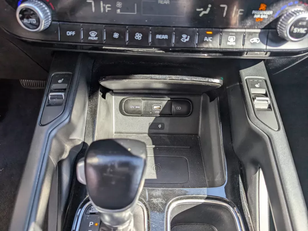 2022 /Black Kia Telluride S (5XYP6DHC6NG) with an Regular Unleaded V-6 3.8 L/231 engine, 8-Speed Automatic w/OD transmission, located at 5115 14th Ave., Columbus, GA, 31904, (706) 323-0345, 32.511494, -84.971046 - 2022 Kia Telluride S - Photo#16