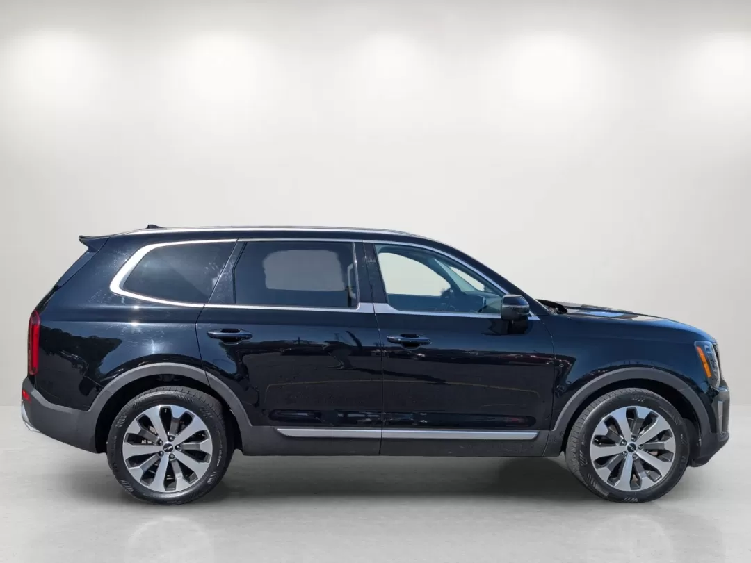 2022 /Black Kia Telluride S (5XYP6DHC6NG) with an Other engine, located at 7000 Northlake Connector, Columbus, GA, 31904, (706) 987-8085, 32.524975, -84.978134 - **Discover Family Adventures with the 2022 Kia Telluride at Gils Auto - Columbus!**<br /> <br /> Are you ready to take your family adventures to the next level? The 2022 Kia Telluride brings comfort, style, and top-notch technology, making it the perfect family SUV for your journeys around Columbus, - Photo#3