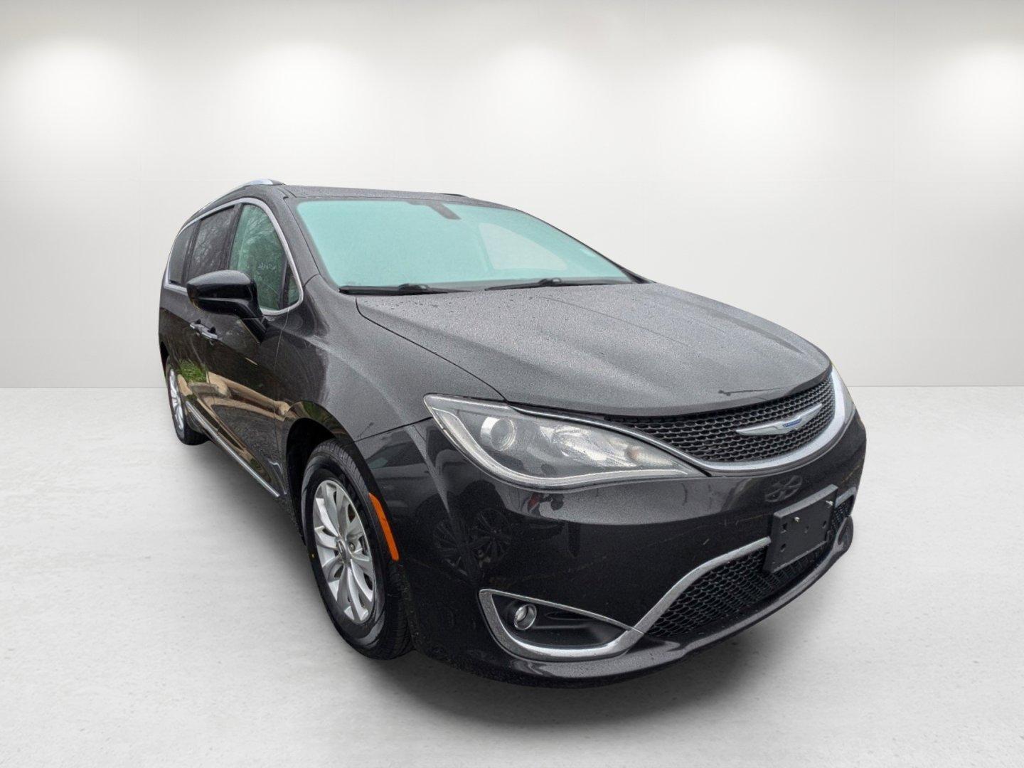 2019 /Black/Alloy Chrysler Pacifica Touring L (2C4RC1BG7KR) with an Regular Unleaded V-6 3.6 L/220 engine, 9-Speed Automatic w/OD transmission, located at 7000 Northlake Connector, Columbus, GA, 31904, (706) 987-8085, 32.524975, -84.978134 - 2019 Chrysler Pacifica Touring L - Photo#2