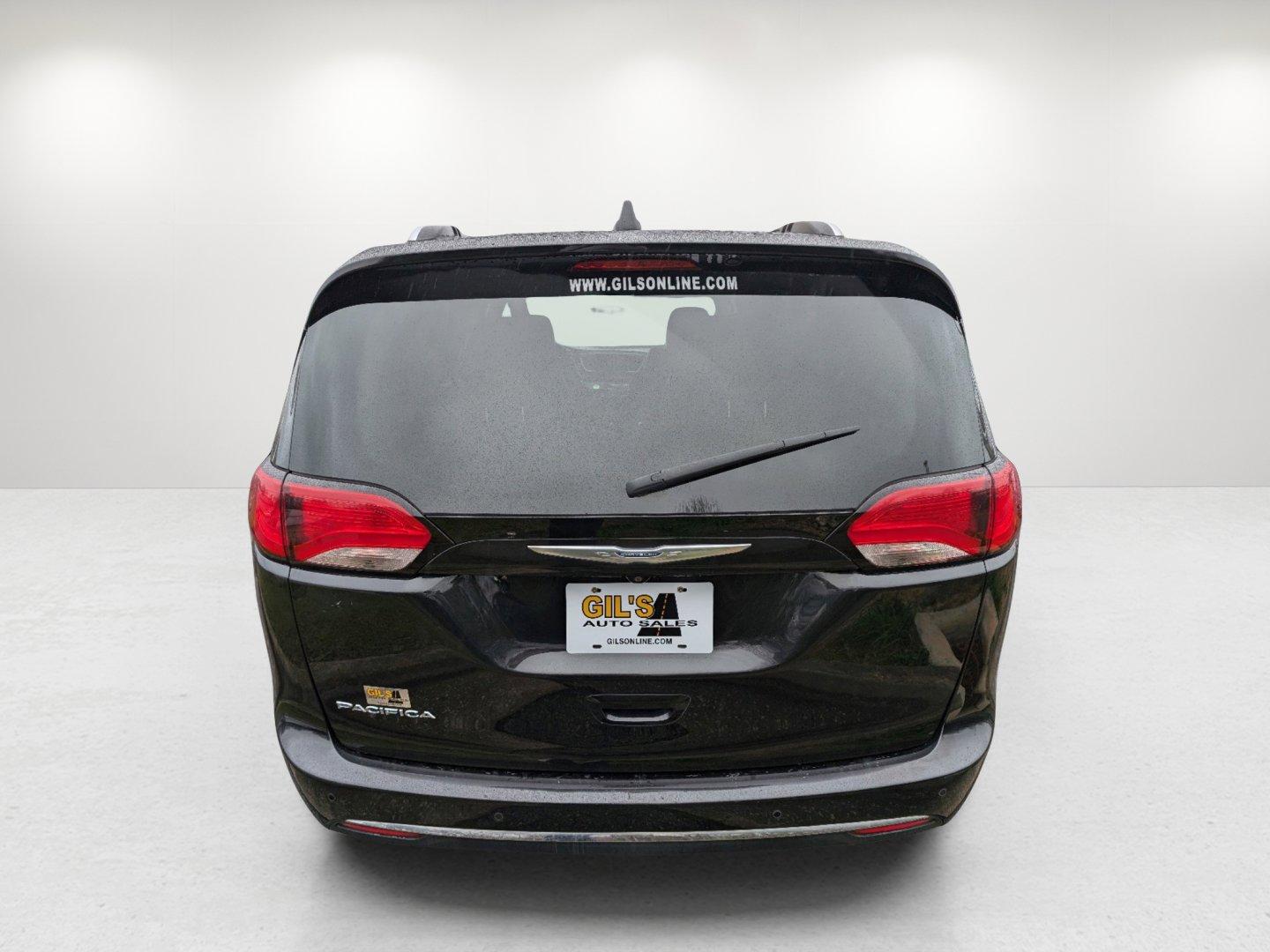 2019 /Black/Alloy Chrysler Pacifica Touring L (2C4RC1BG7KR) with an Regular Unleaded V-6 3.6 L/220 engine, 9-Speed Automatic w/OD transmission, located at 7000 Northlake Connector, Columbus, GA, 31904, (706) 987-8085, 32.524975, -84.978134 - 2019 Chrysler Pacifica Touring L - Photo#5