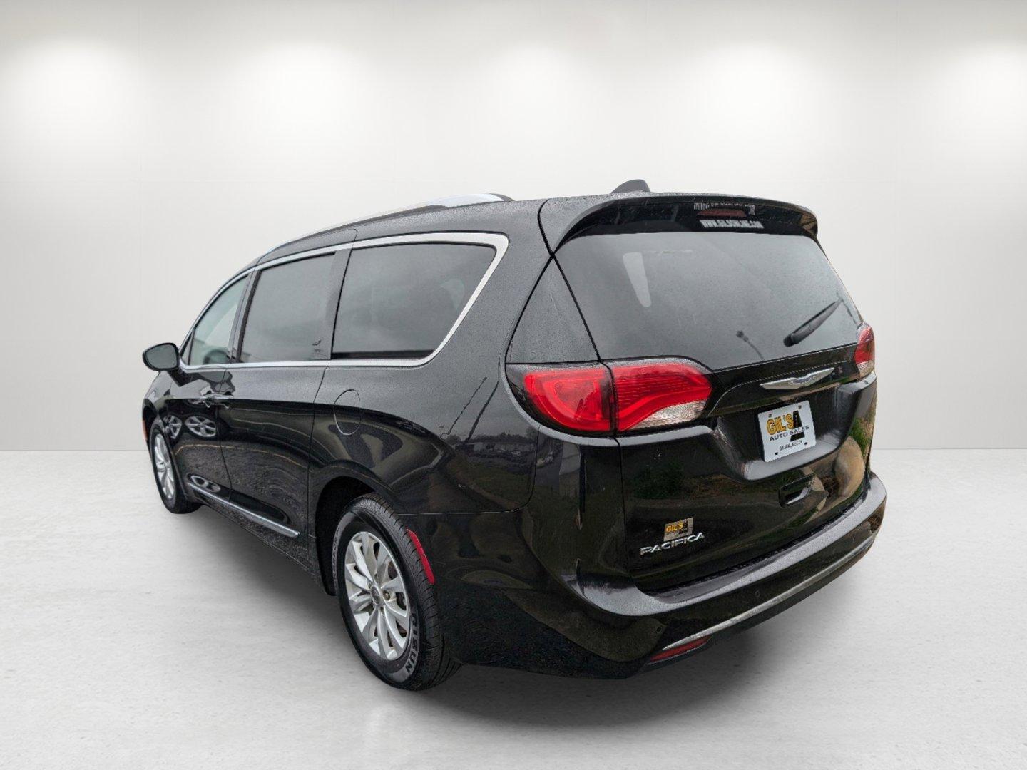 2019 /Black/Alloy Chrysler Pacifica Touring L (2C4RC1BG7KR) with an Regular Unleaded V-6 3.6 L/220 engine, 9-Speed Automatic w/OD transmission, located at 7000 Northlake Connector, Columbus, GA, 31904, (706) 987-8085, 32.524975, -84.978134 - 2019 Chrysler Pacifica Touring L - Photo#6