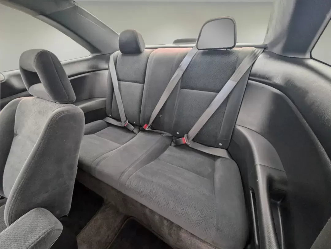 2005 Honda Civic Cpe LX (1HGEM22595L) with an Gas I4 1.7L/102 engine, 4-Speed Automatic transmission, located at 7000 Northlake Connector, Columbus, GA, 31904, (706) 987-8085, 32.524975, -84.978134 - 2005 Honda Civic Cpe LX - Photo#10