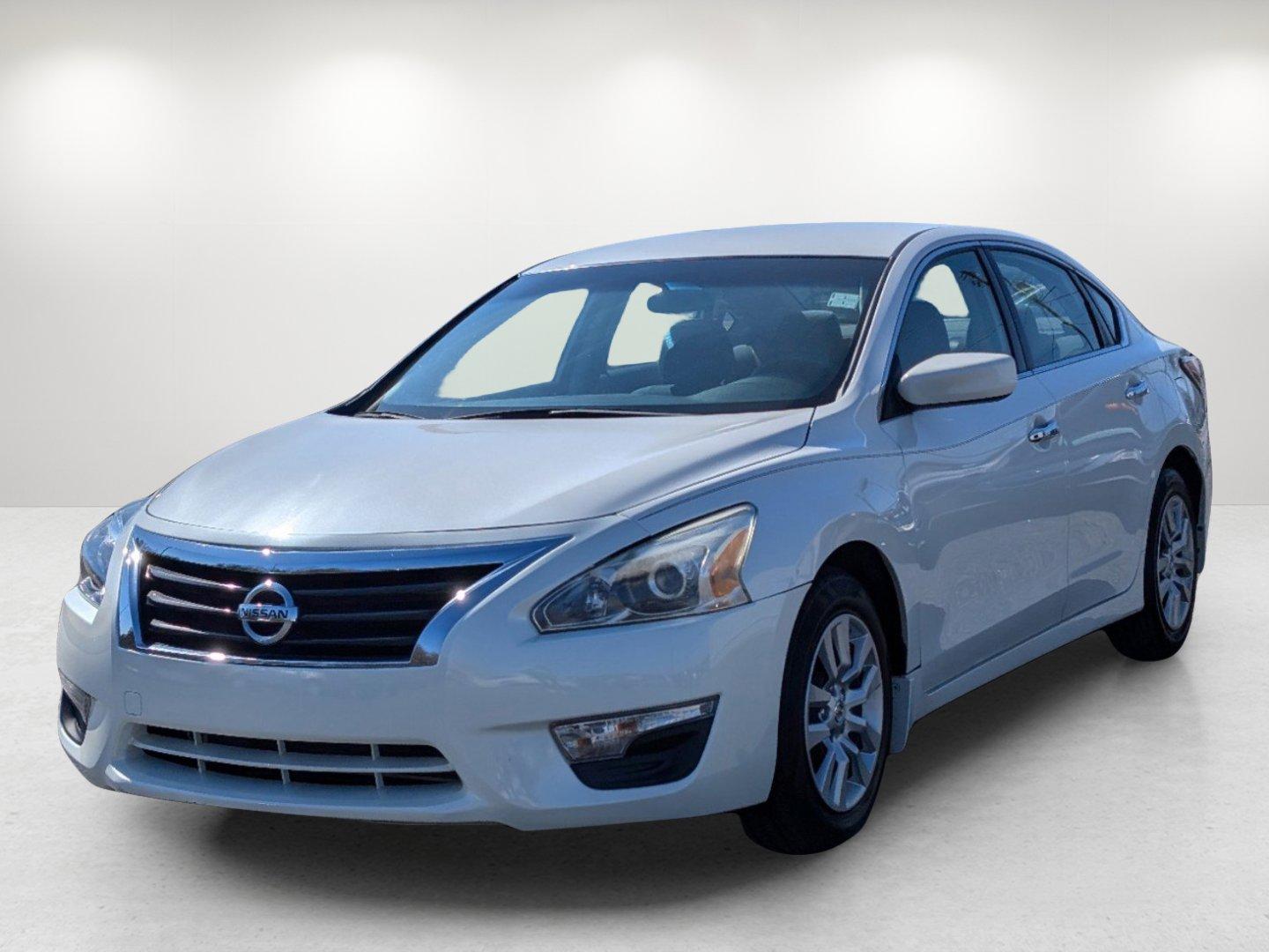 2015 /Charcoal Nissan Altima 2.5 S (1N4AL3AP2FN) with an Regular Unleaded I-4 2.5 L/152 engine, 1-Speed CVT w/OD transmission, located at 3959 U.S. 80 W, Phenix City, AL, 36870, (334) 297-4885, 32.469296, -85.135185 - 2015 Nissan Altima 2.5 S - Photo#0